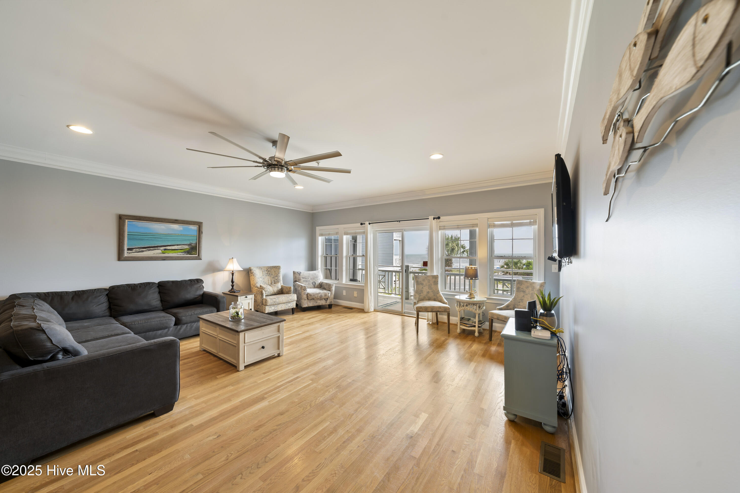 100530858 | Photo 12