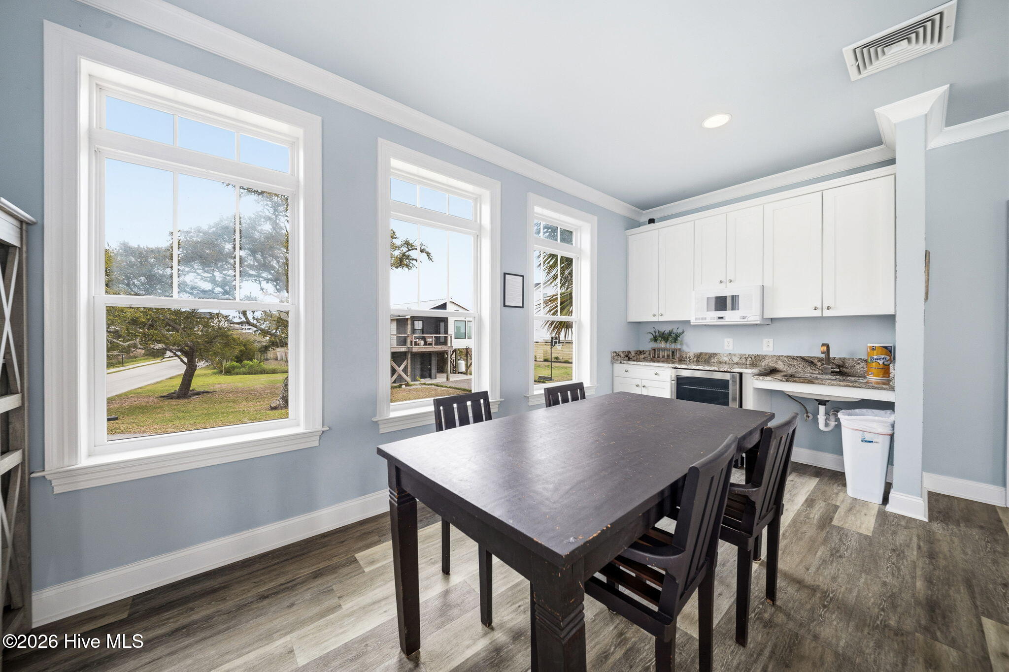 100566136 | Photo 76