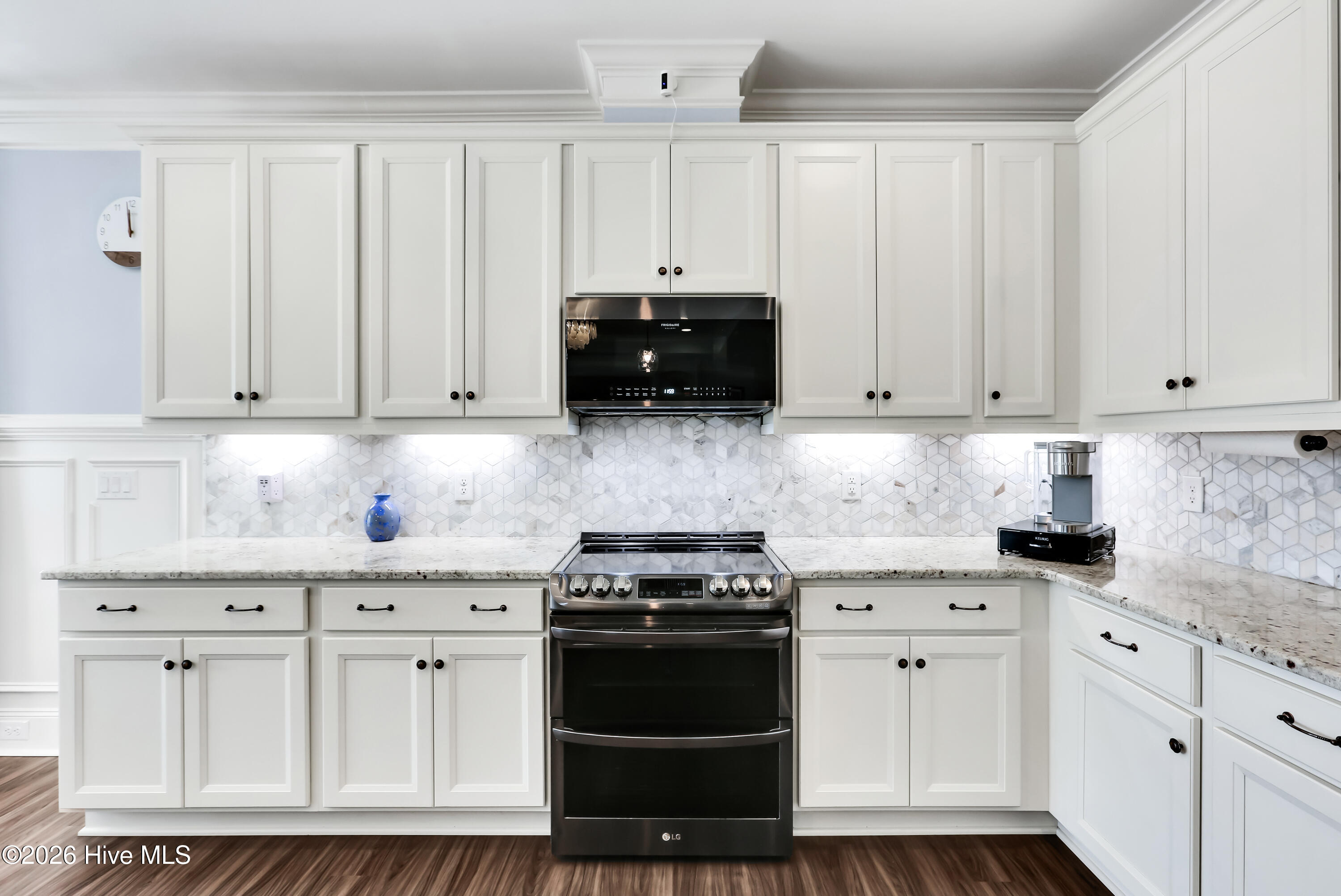 100560278 | Photo 14