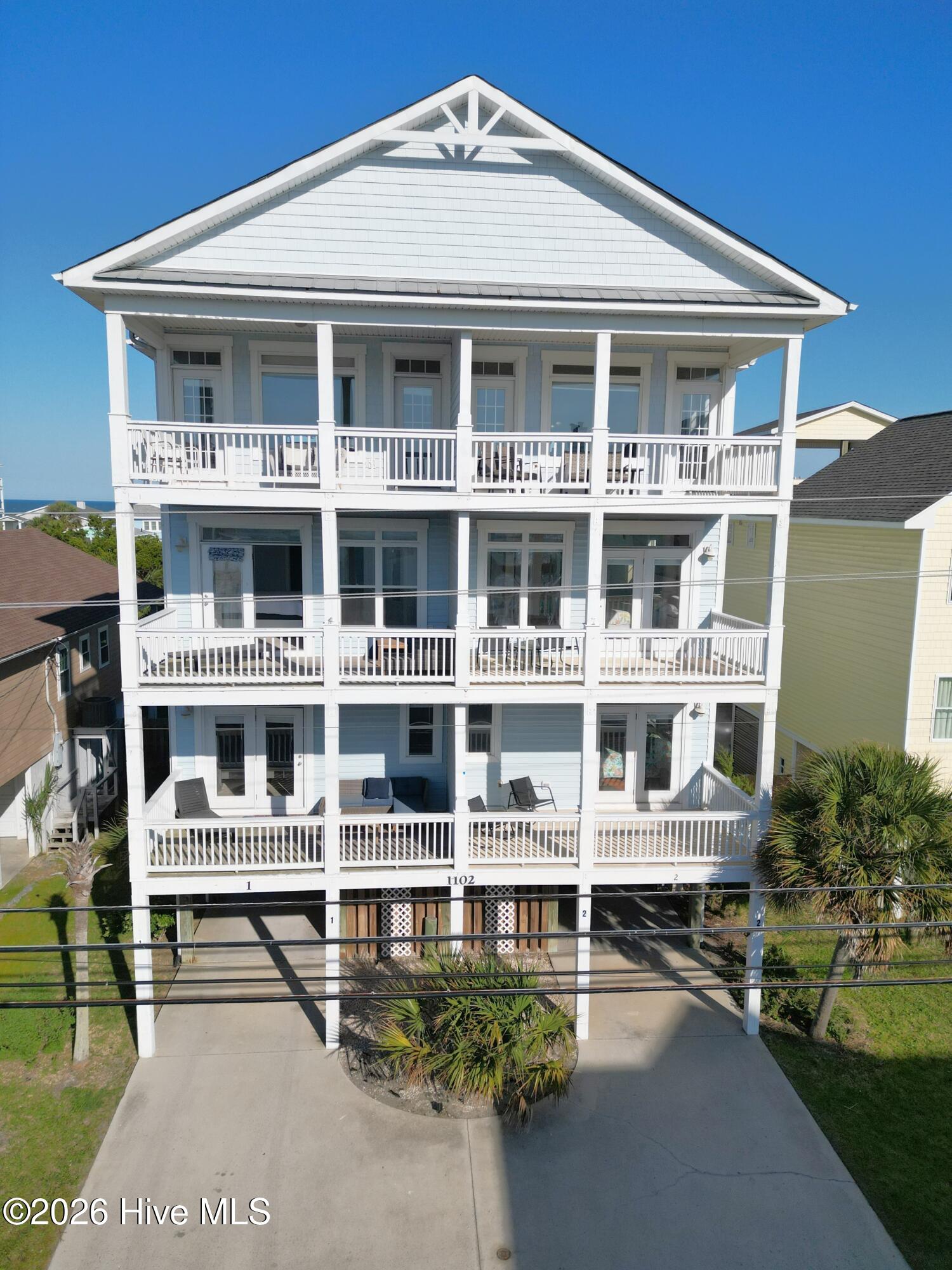 100570468 | Photo 52