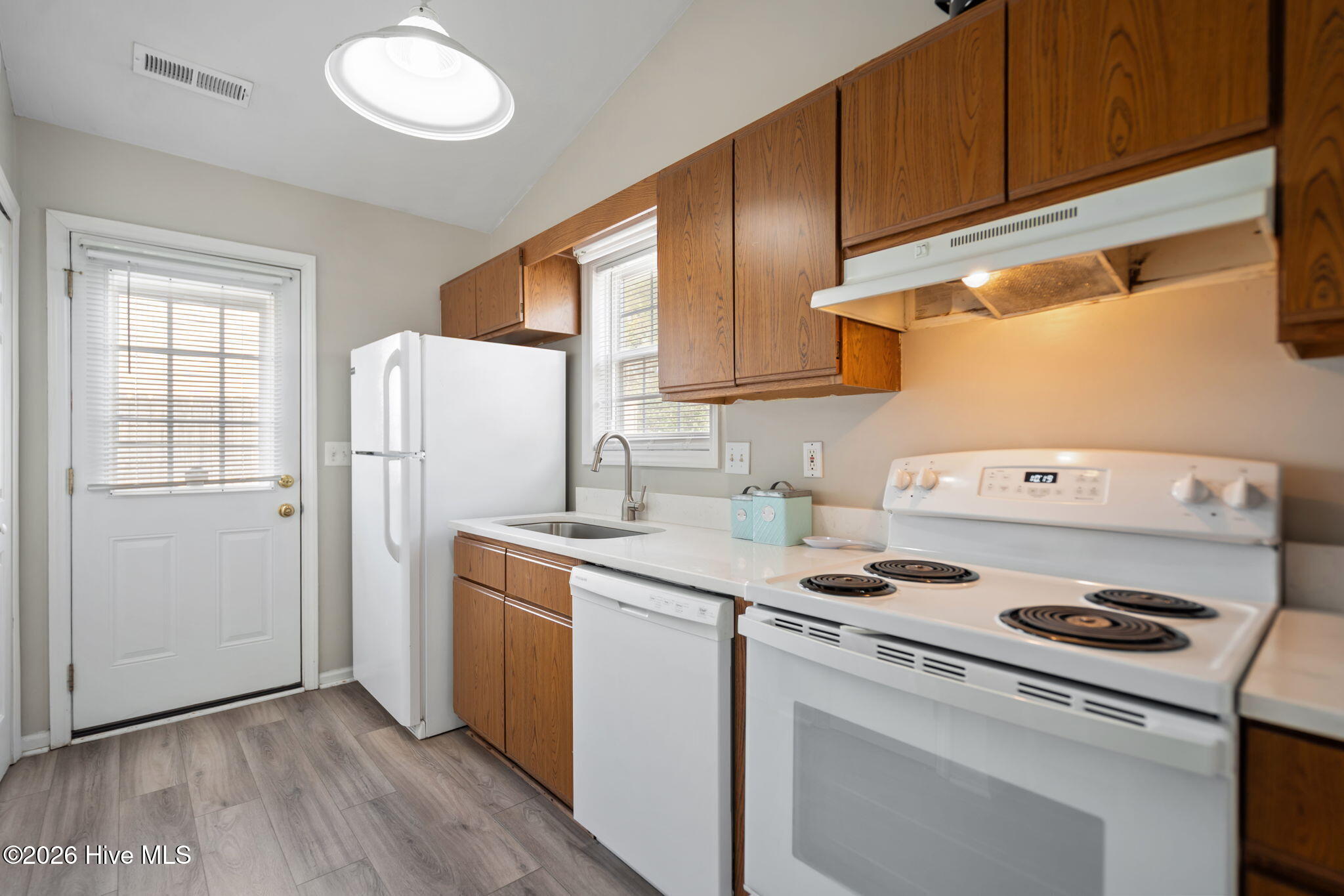 100563094 | Photo 16