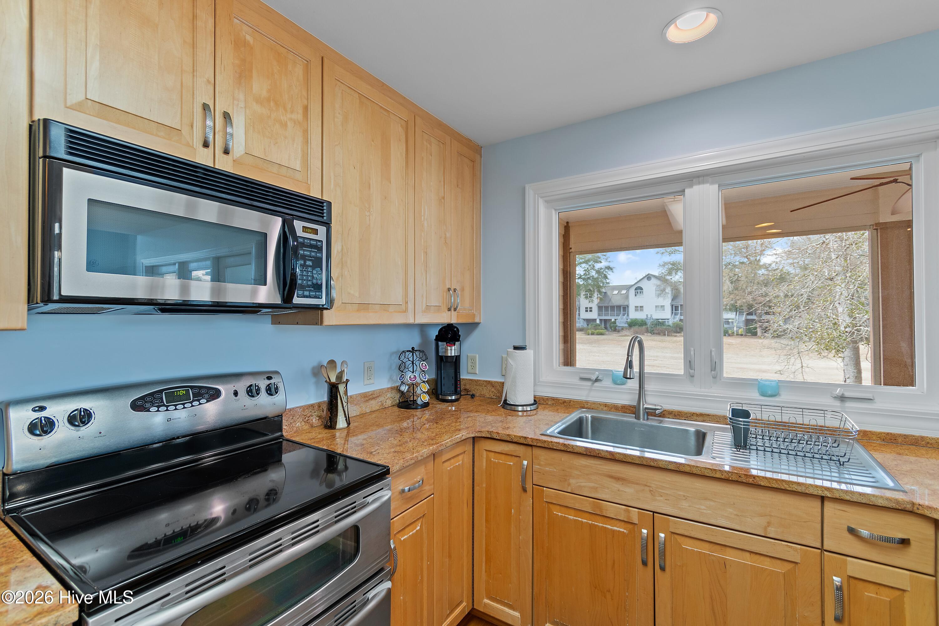 100557427 | Photo 33