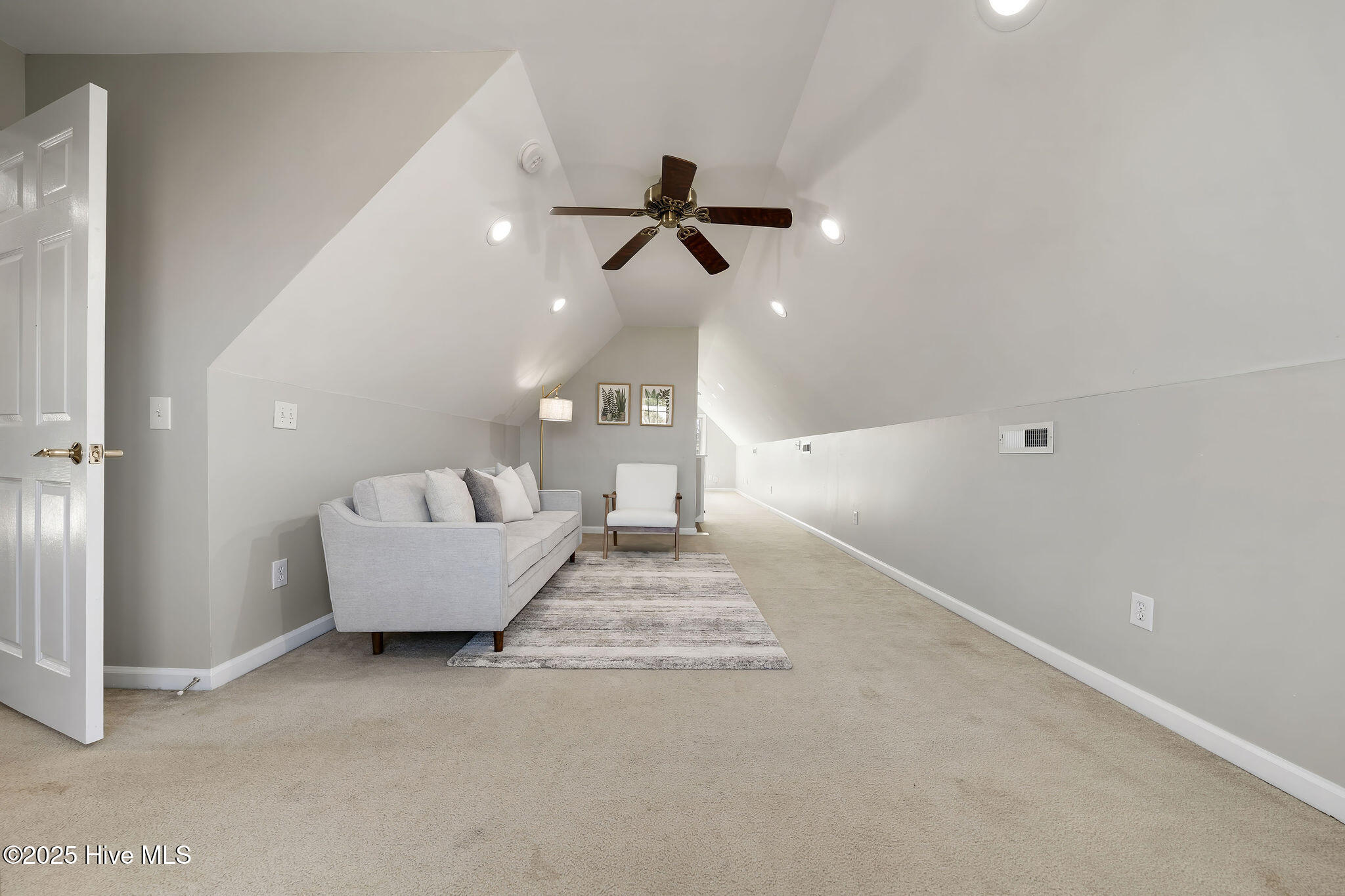 100539157 | Photo 81