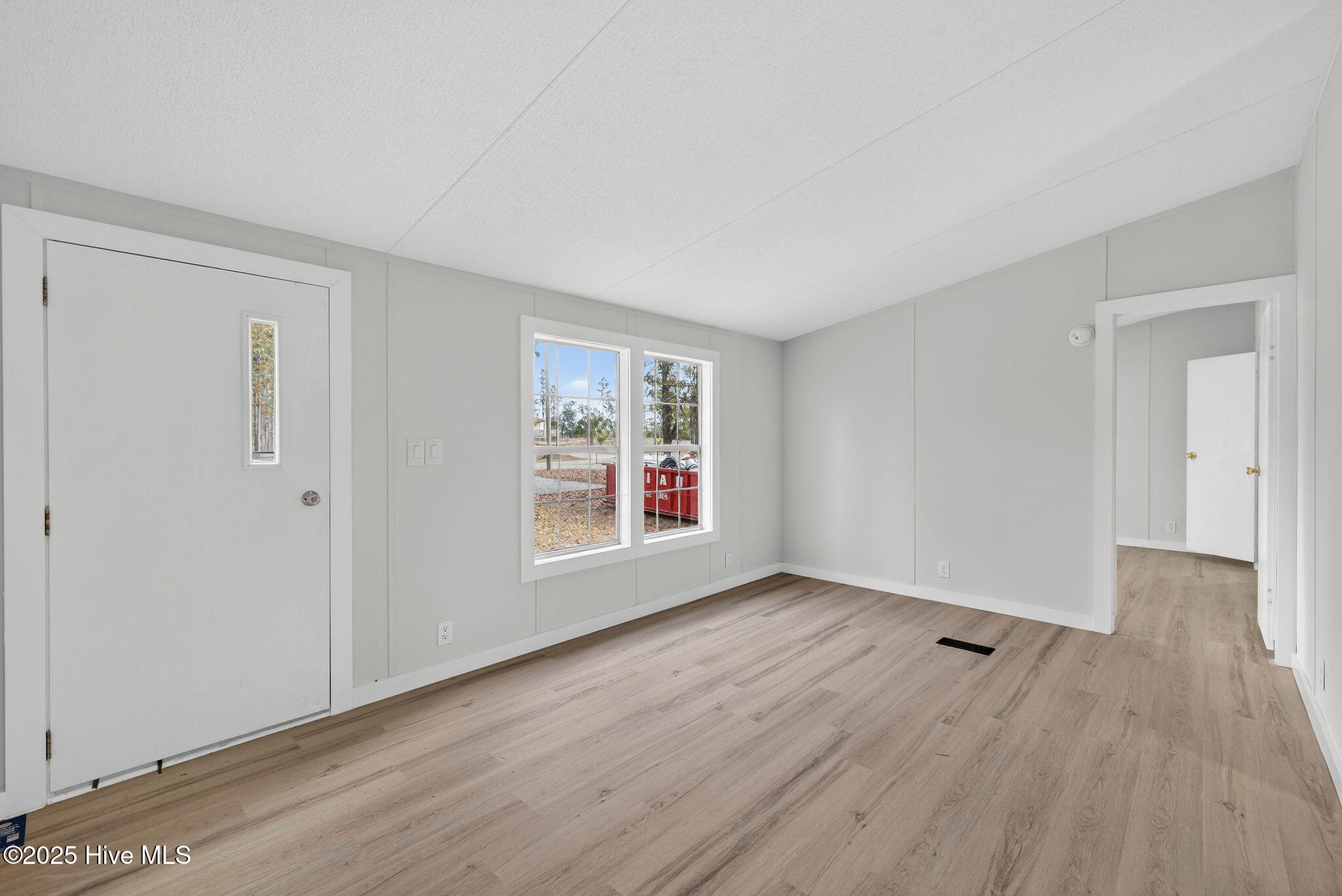 100543471 | Photo 12