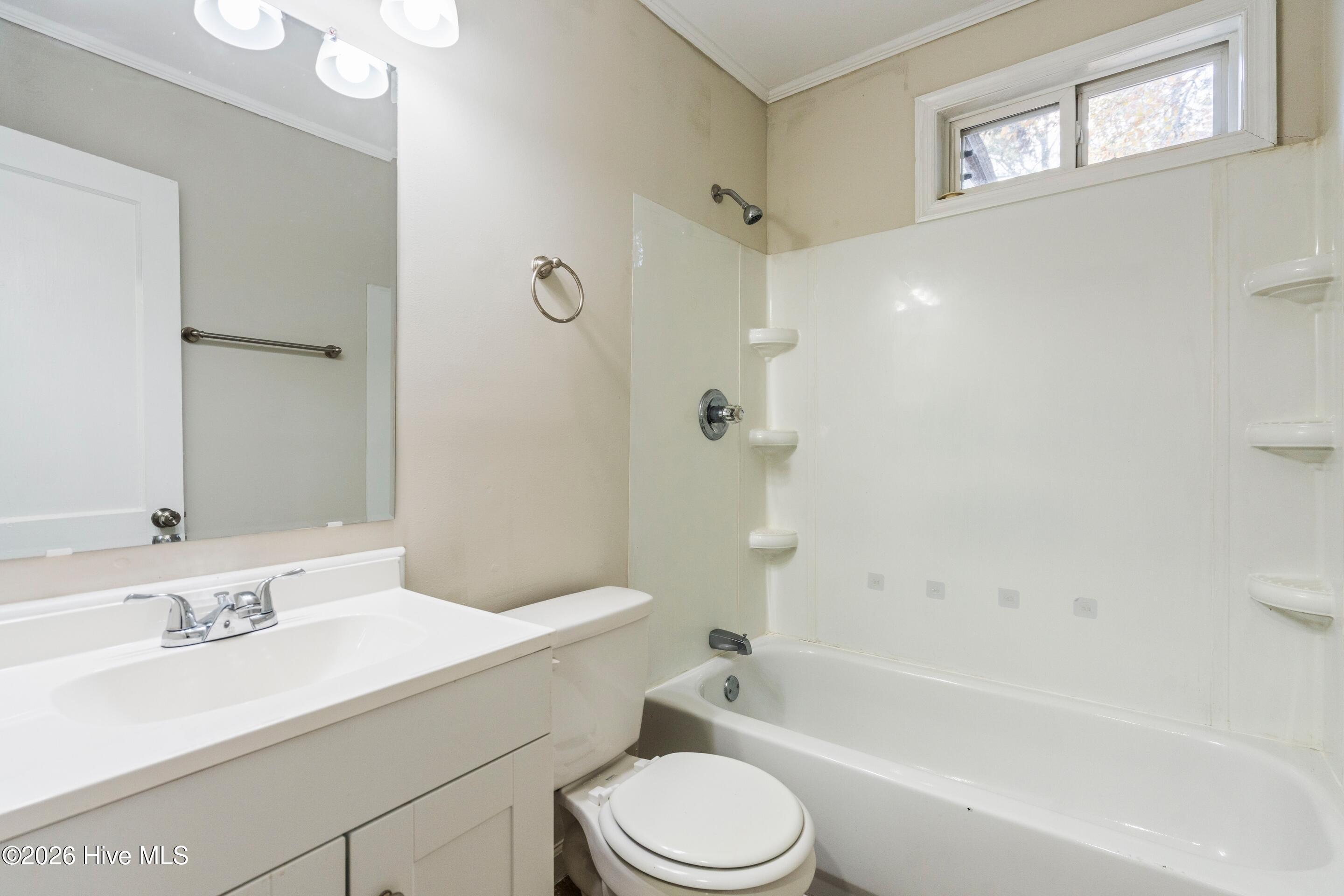 100547310 | Photo 15