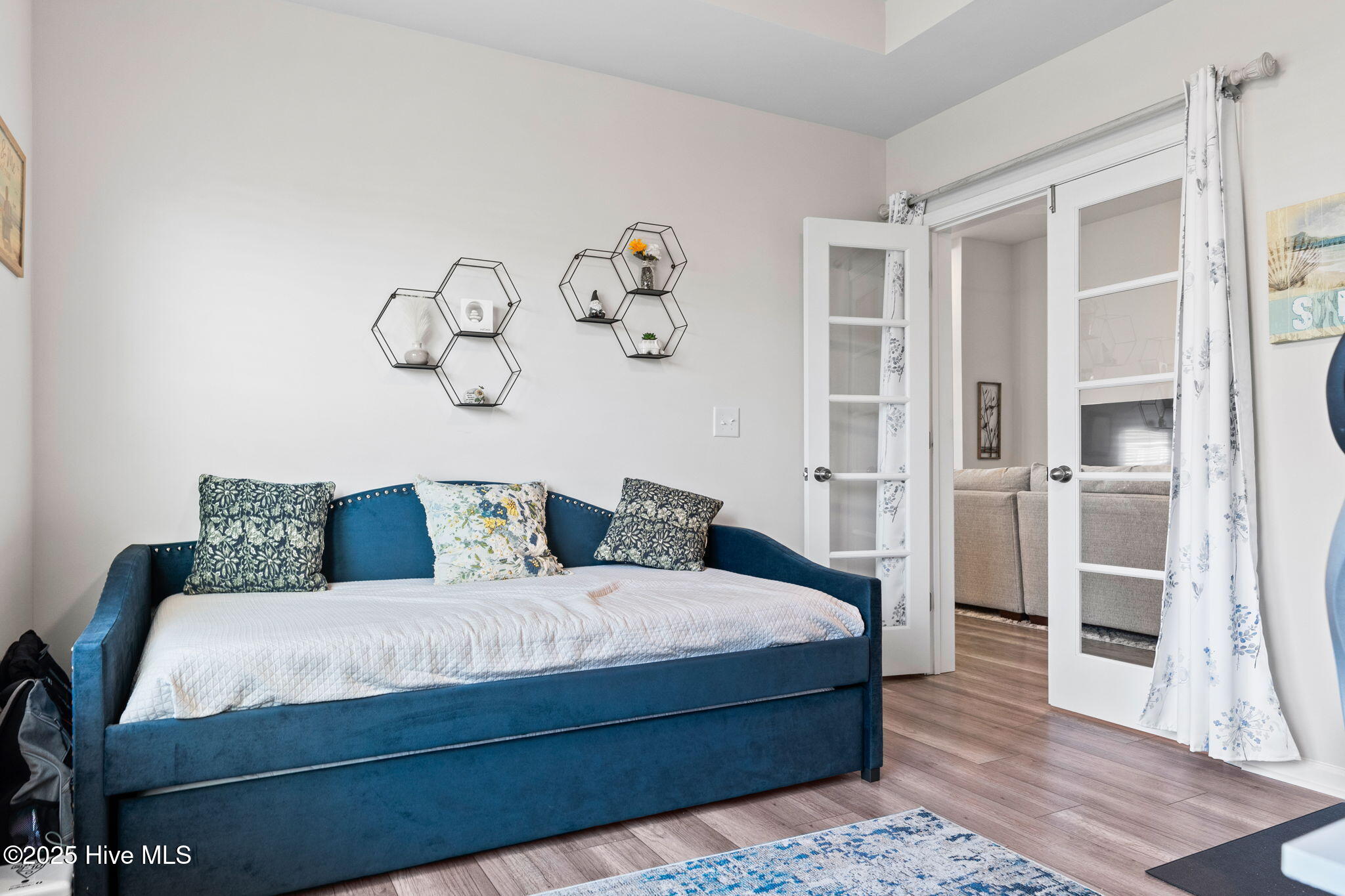 100495537 | Photo 26