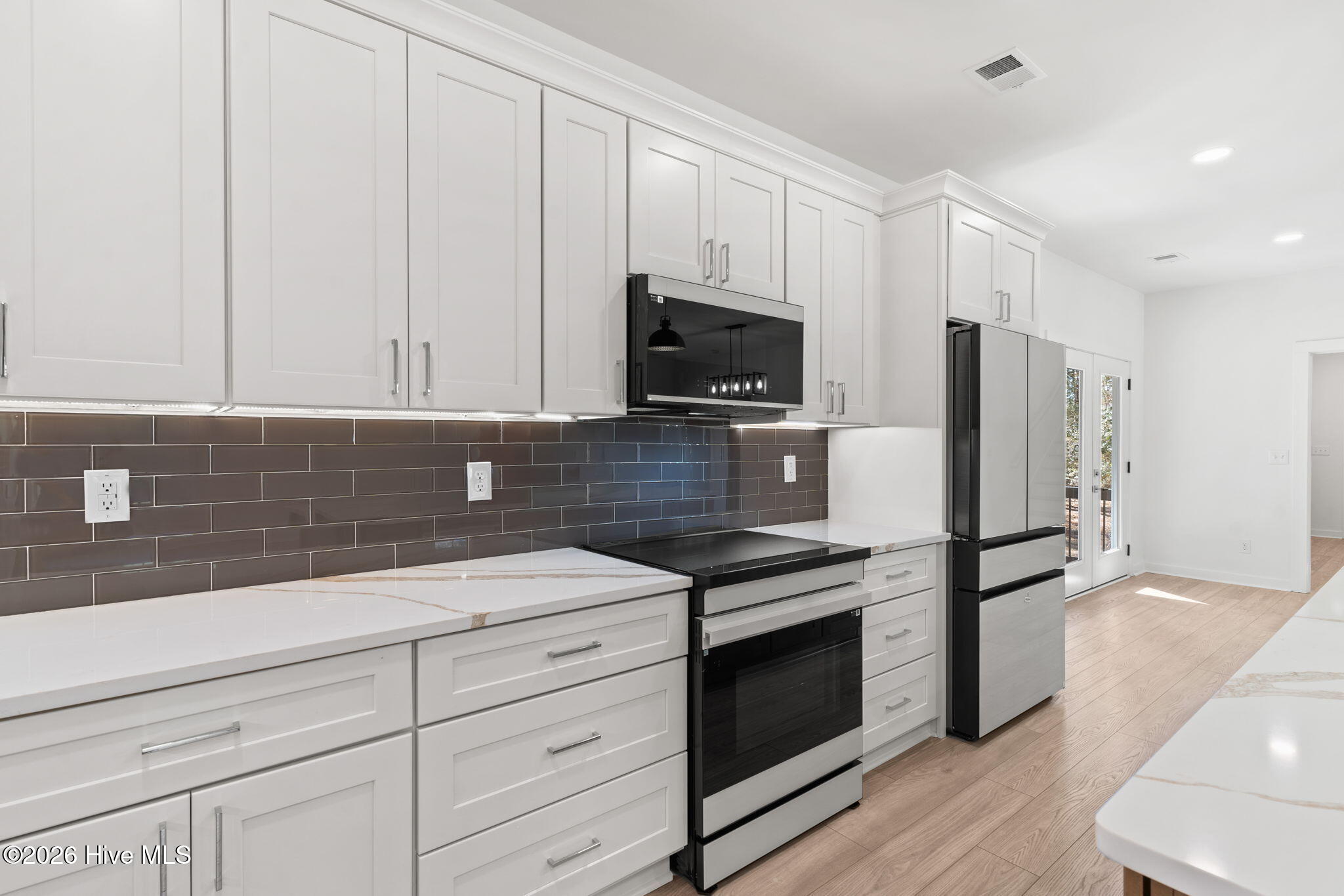 100559220 | Photo 15