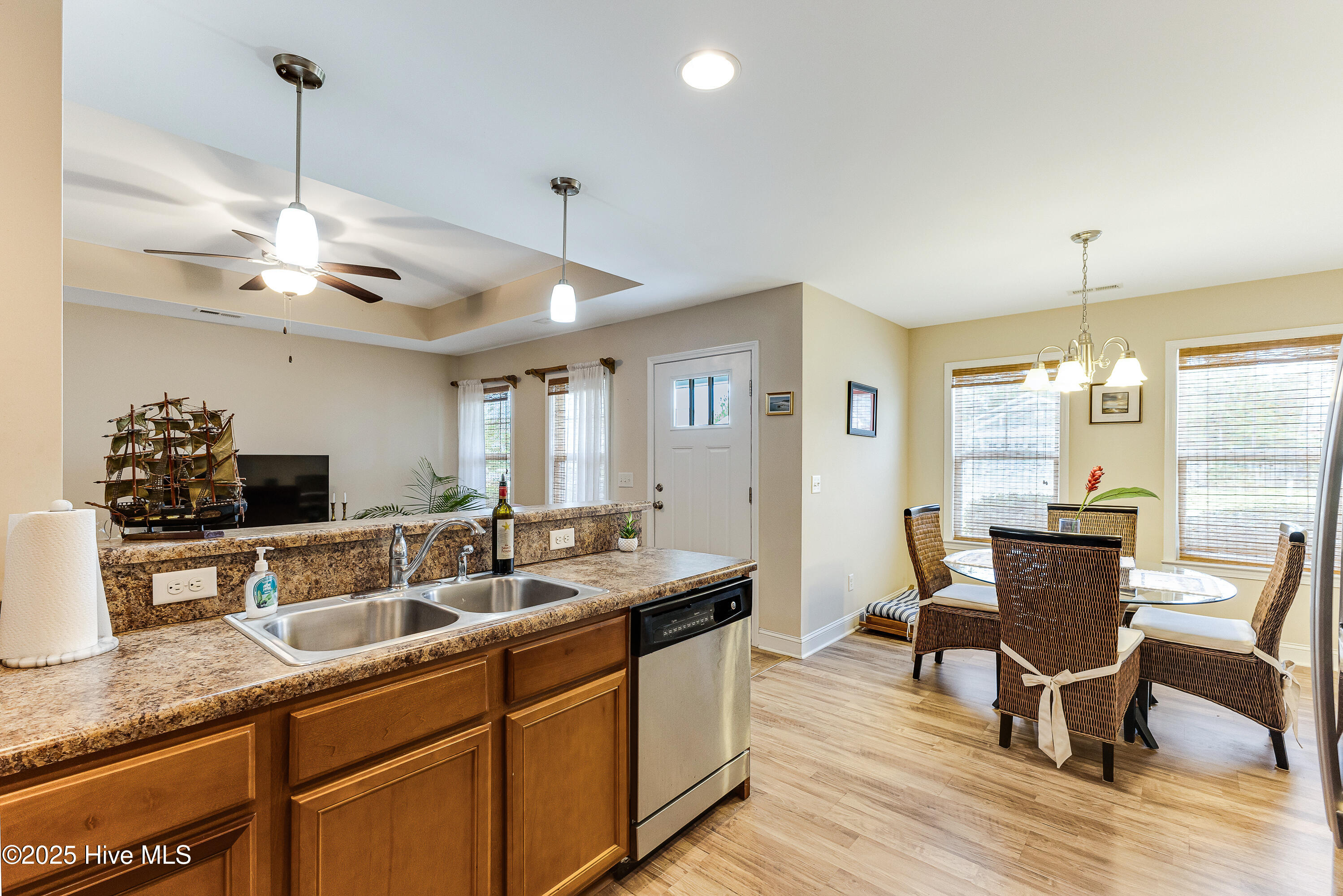 100516362 | Photo 14