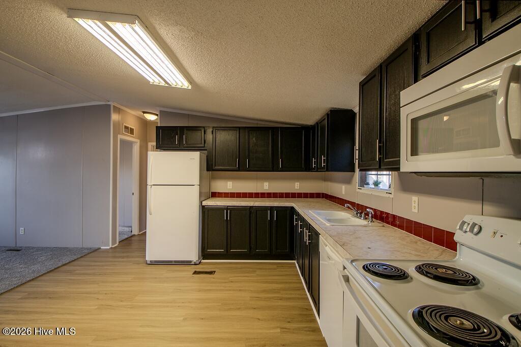 100560483 | Photo 15