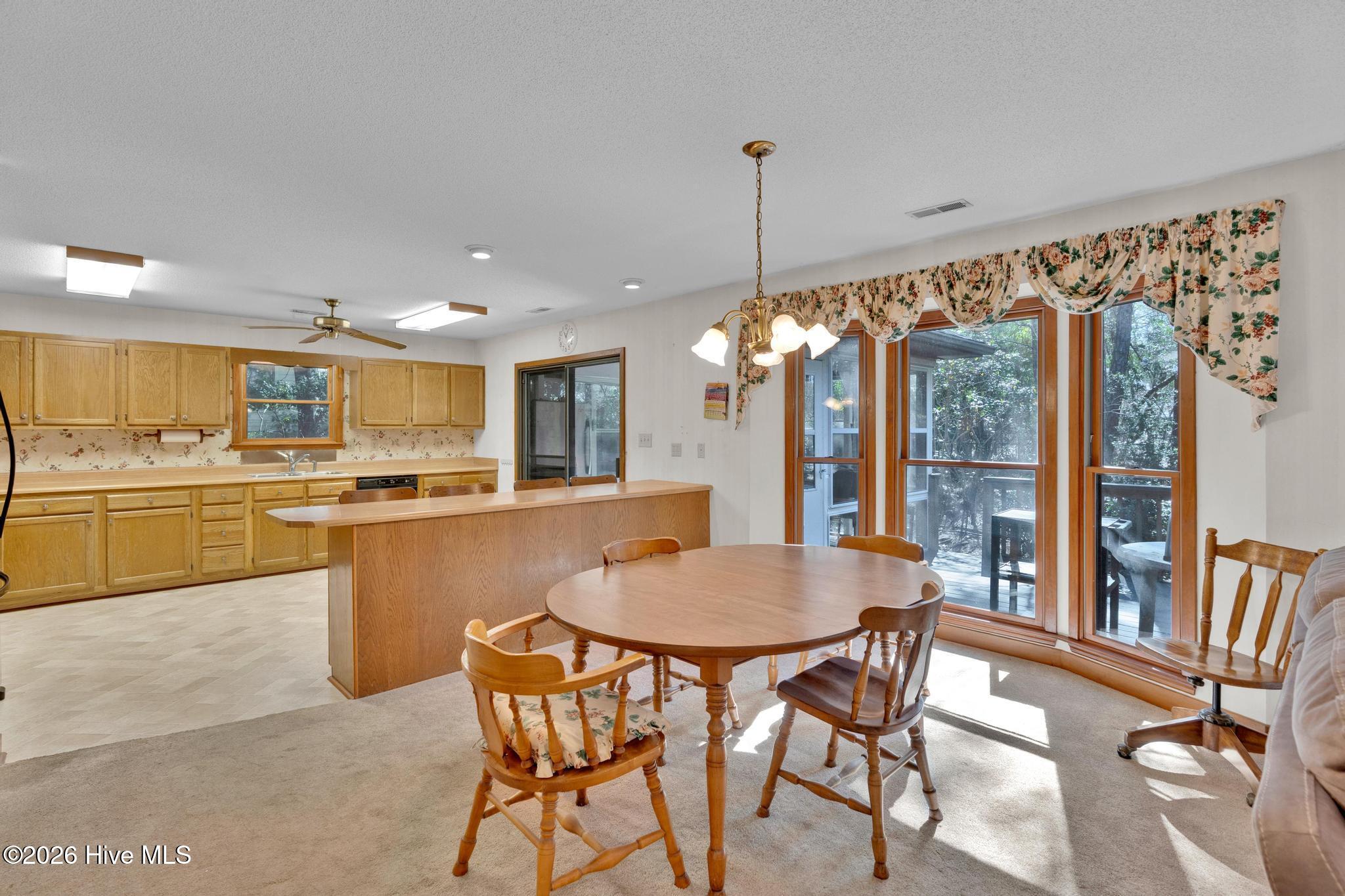 100561696 | Photo 11