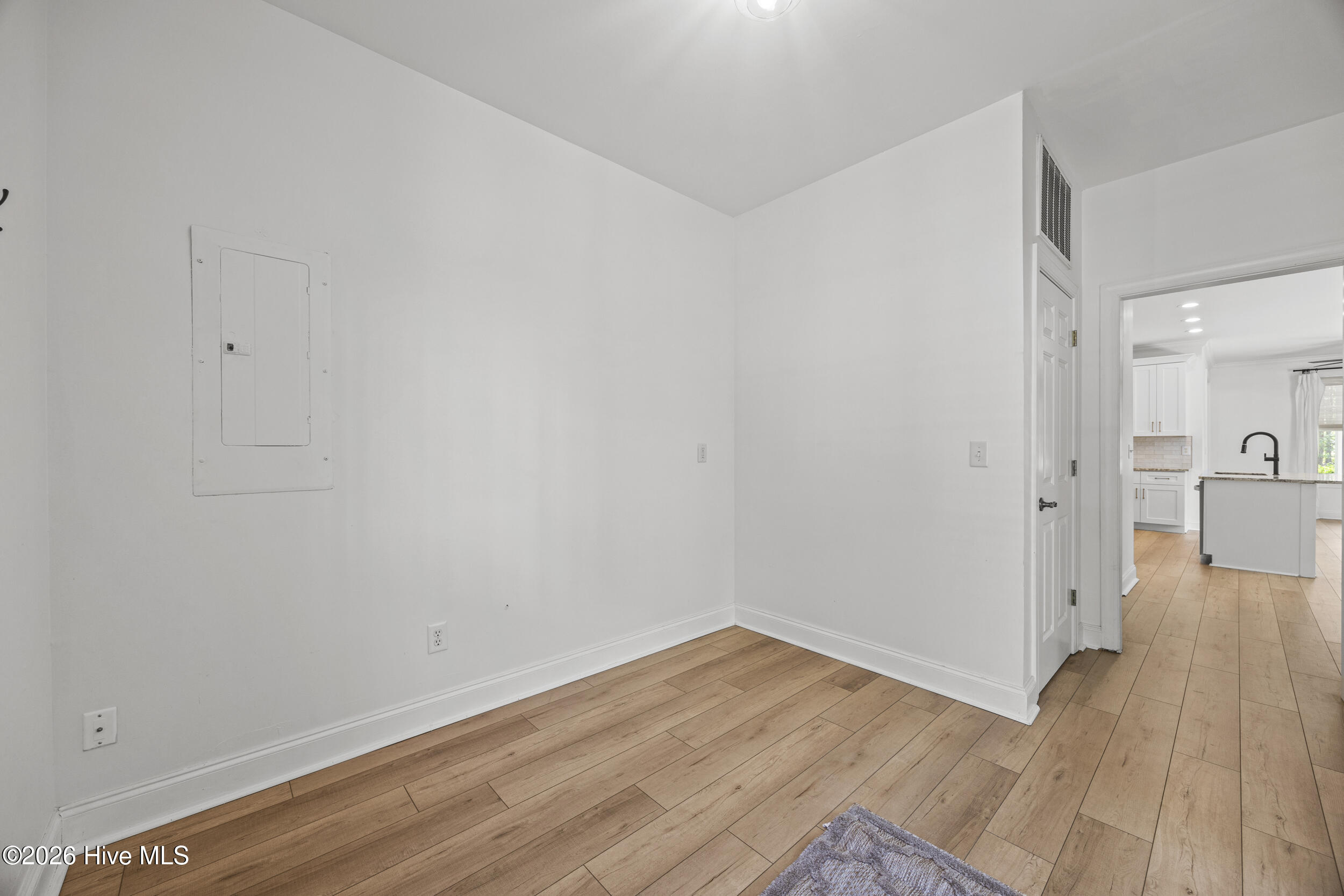 100567913 | Photo 20