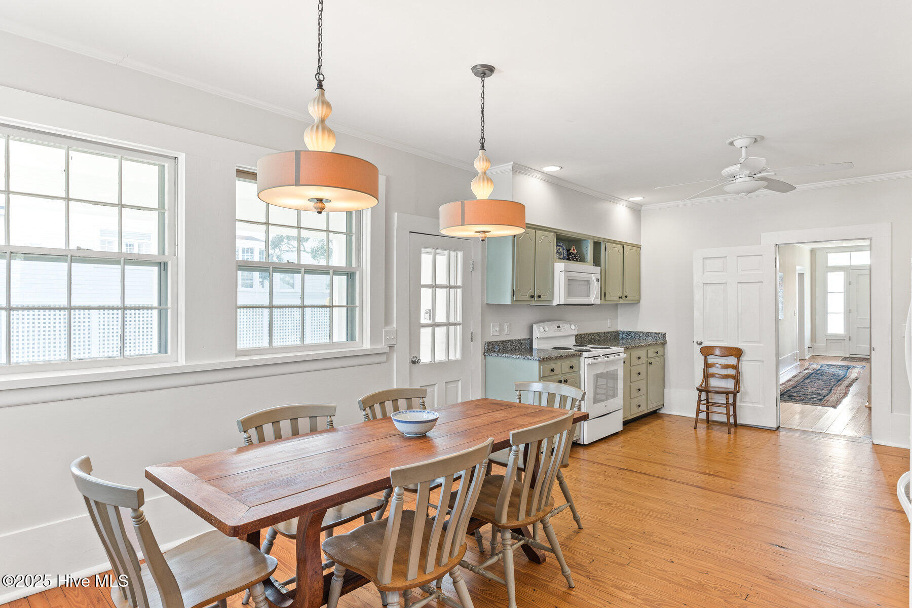 100561116 | Photo 17