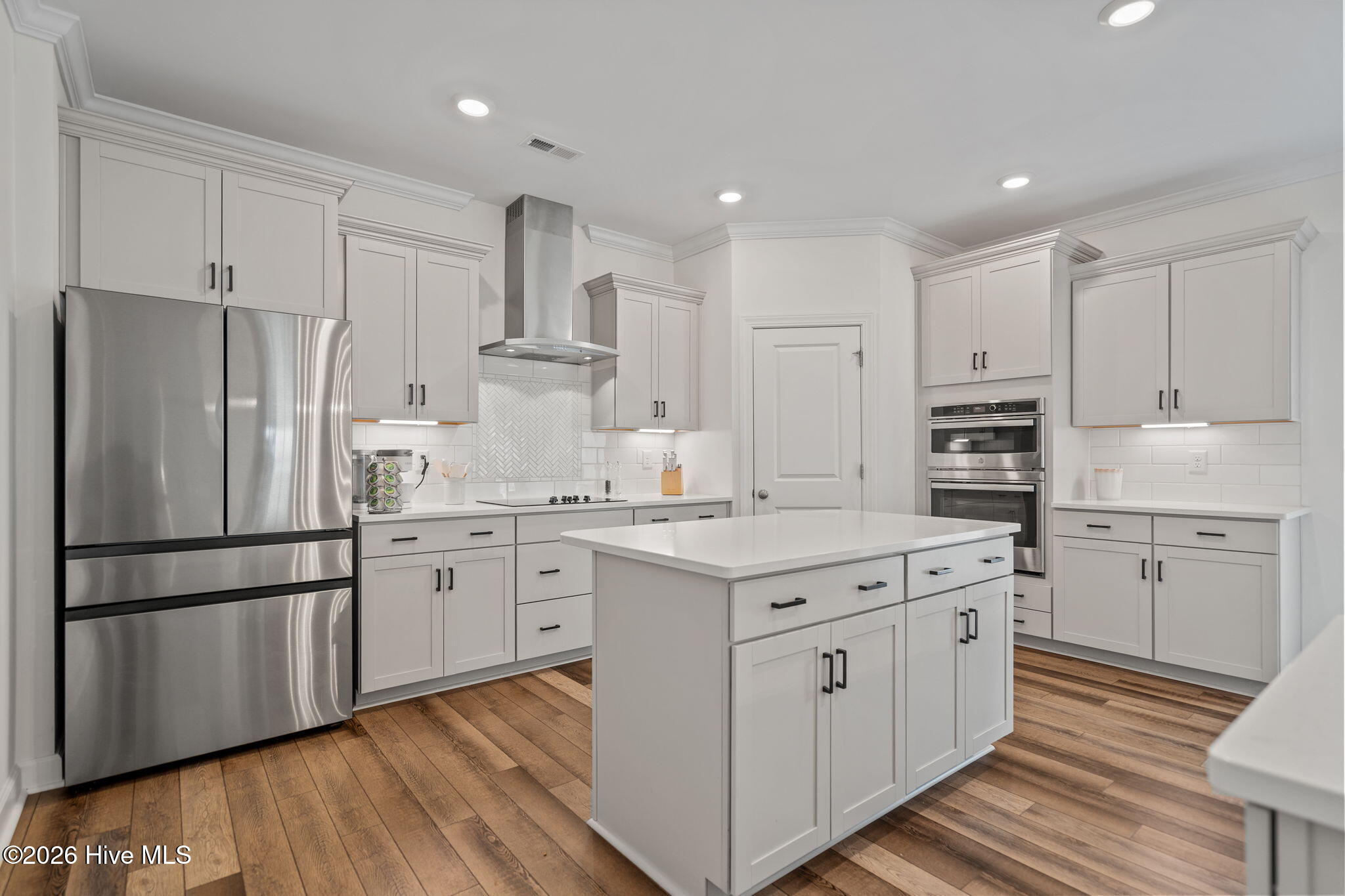 100562858 | Photo 26