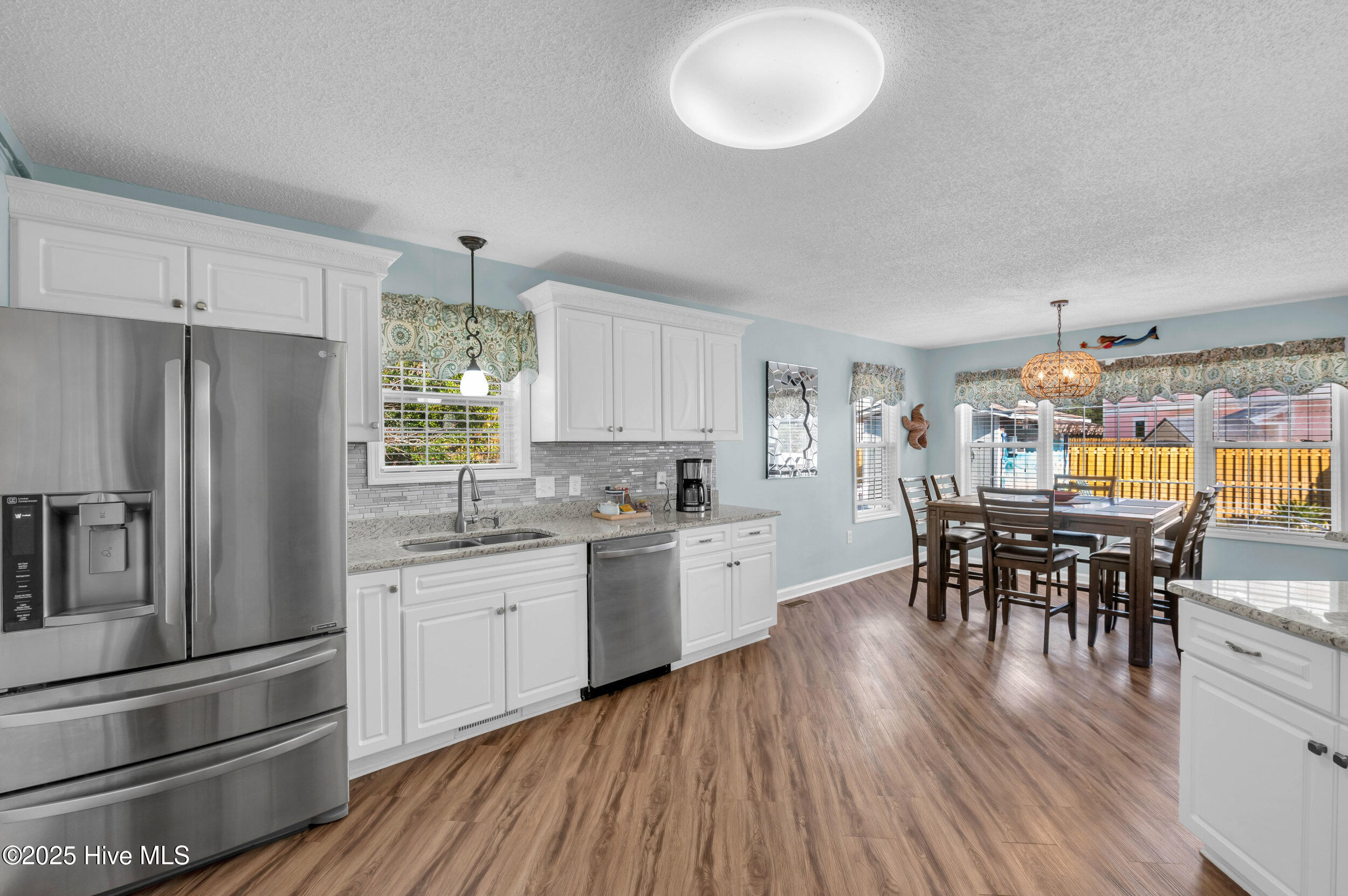 100543917 | Photo 19