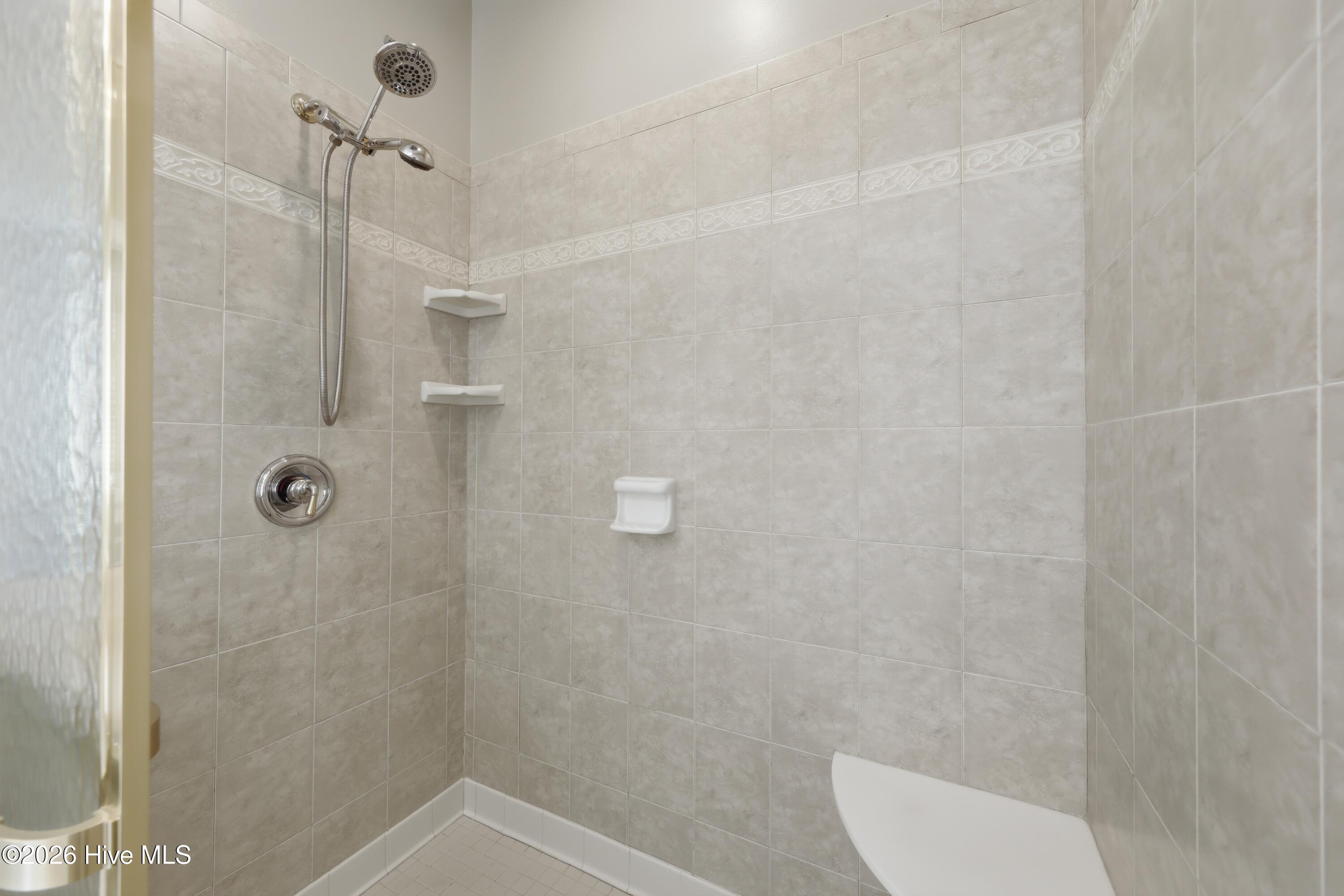 100564679 | Photo 36