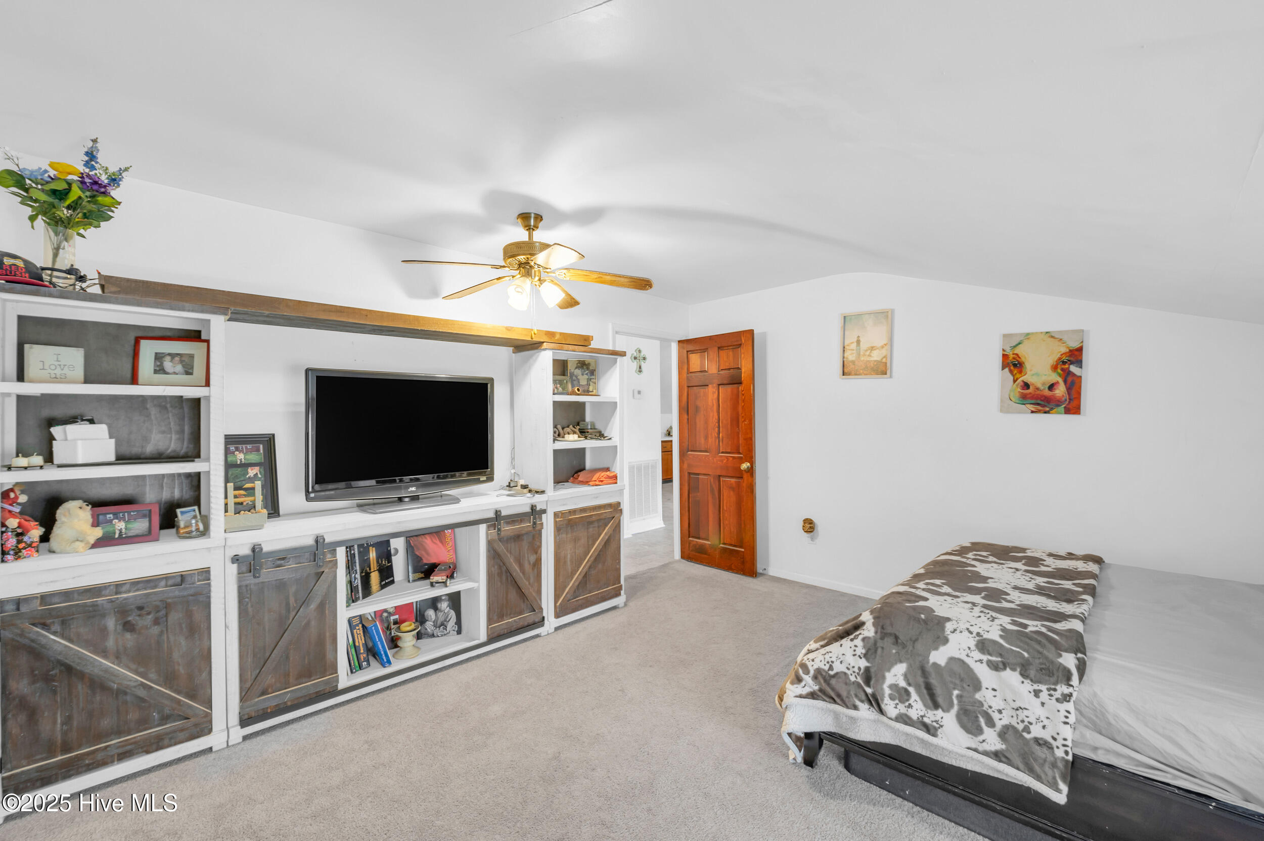 100532115 | Photo 83