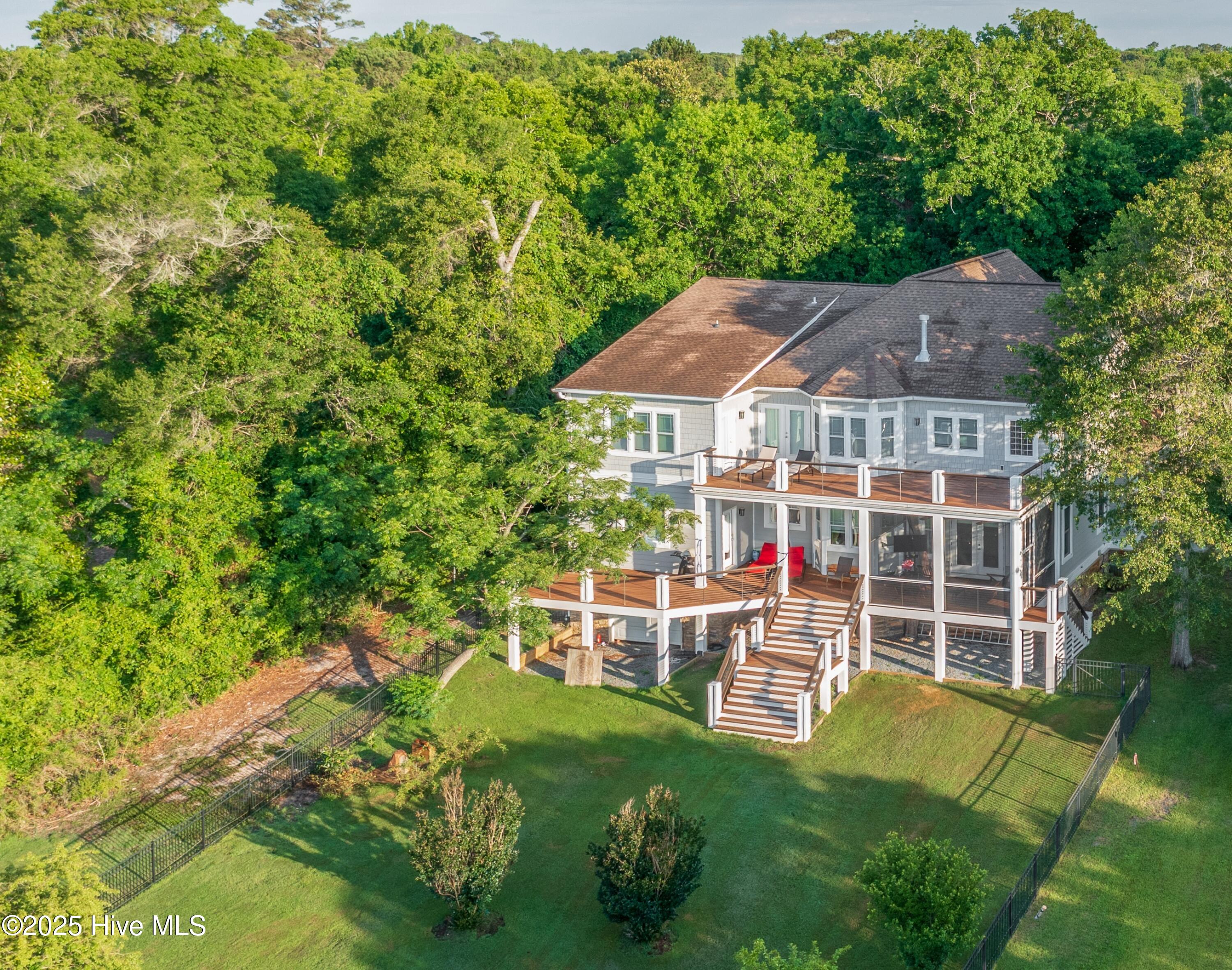 100510082 | Photo 41