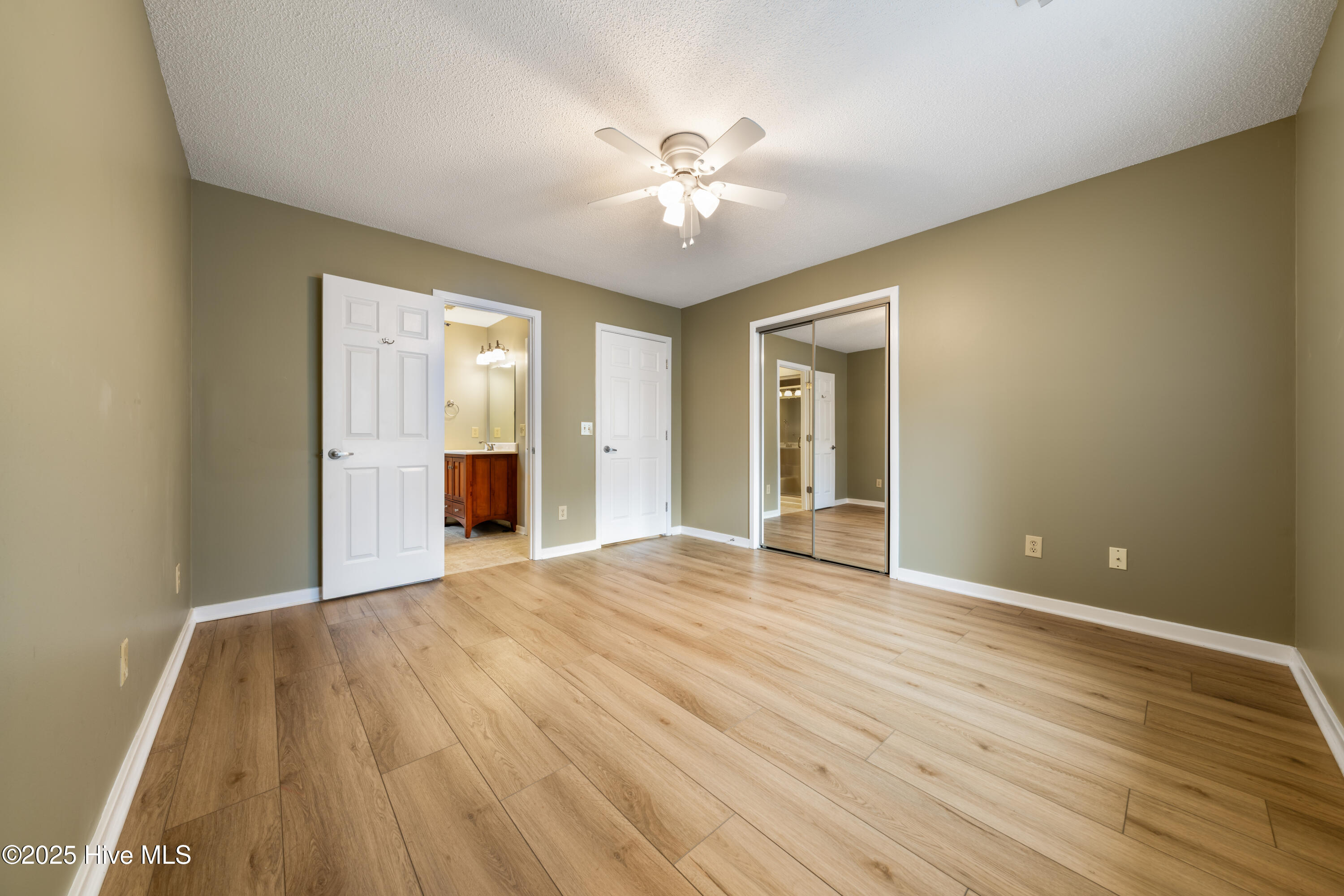 100543357 | Photo 27