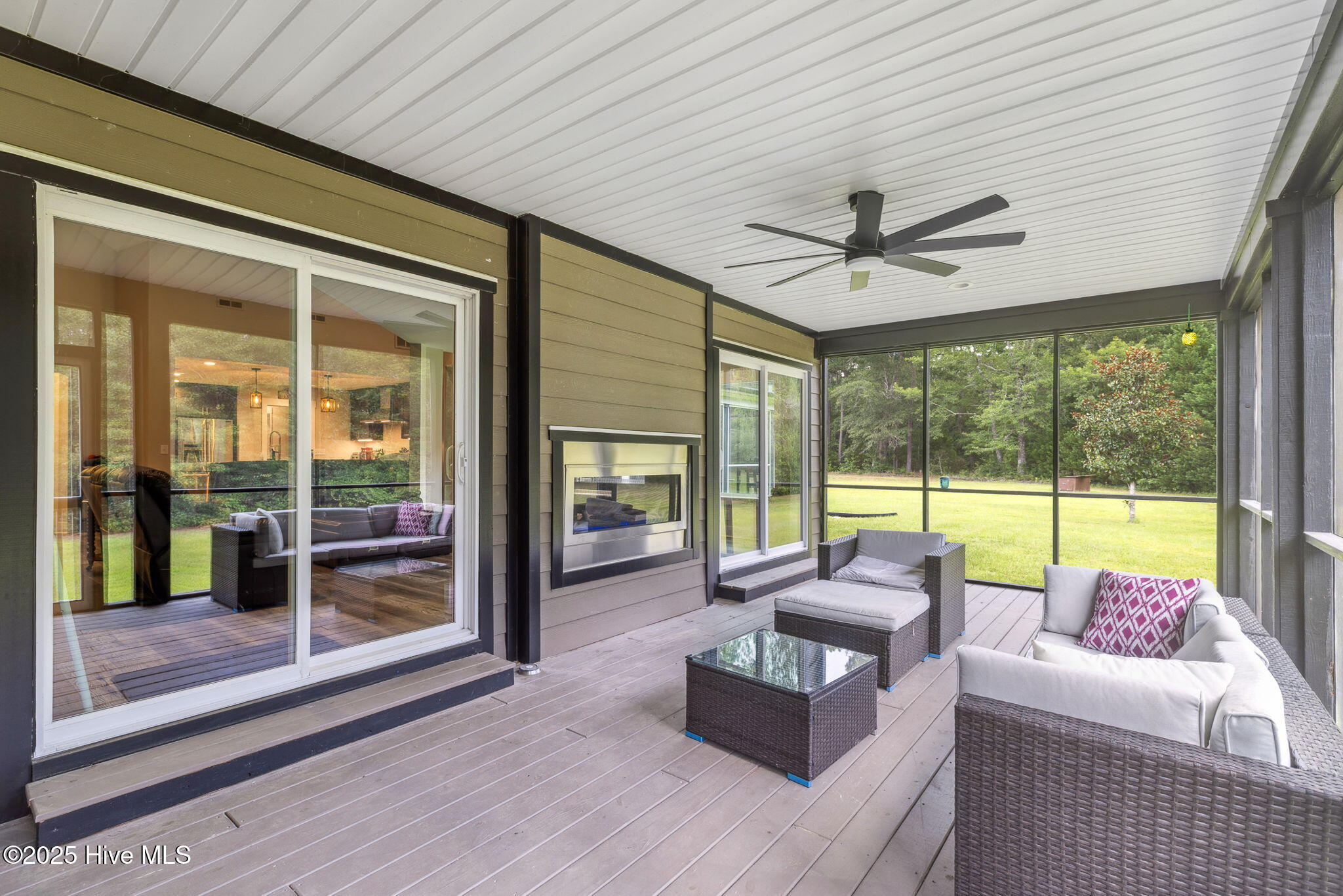 100520398 | Photo 48