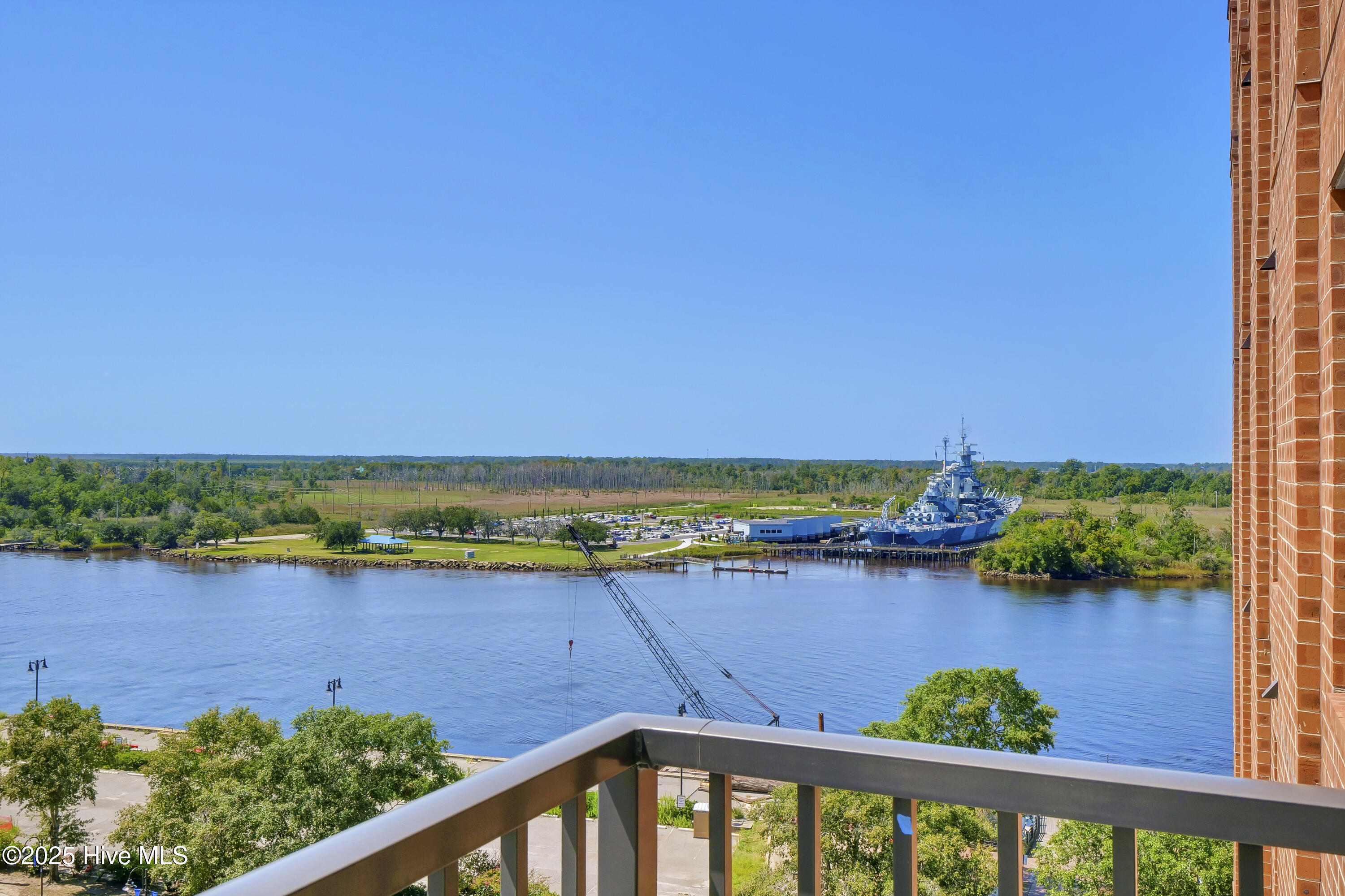 100526322 | Photo 60