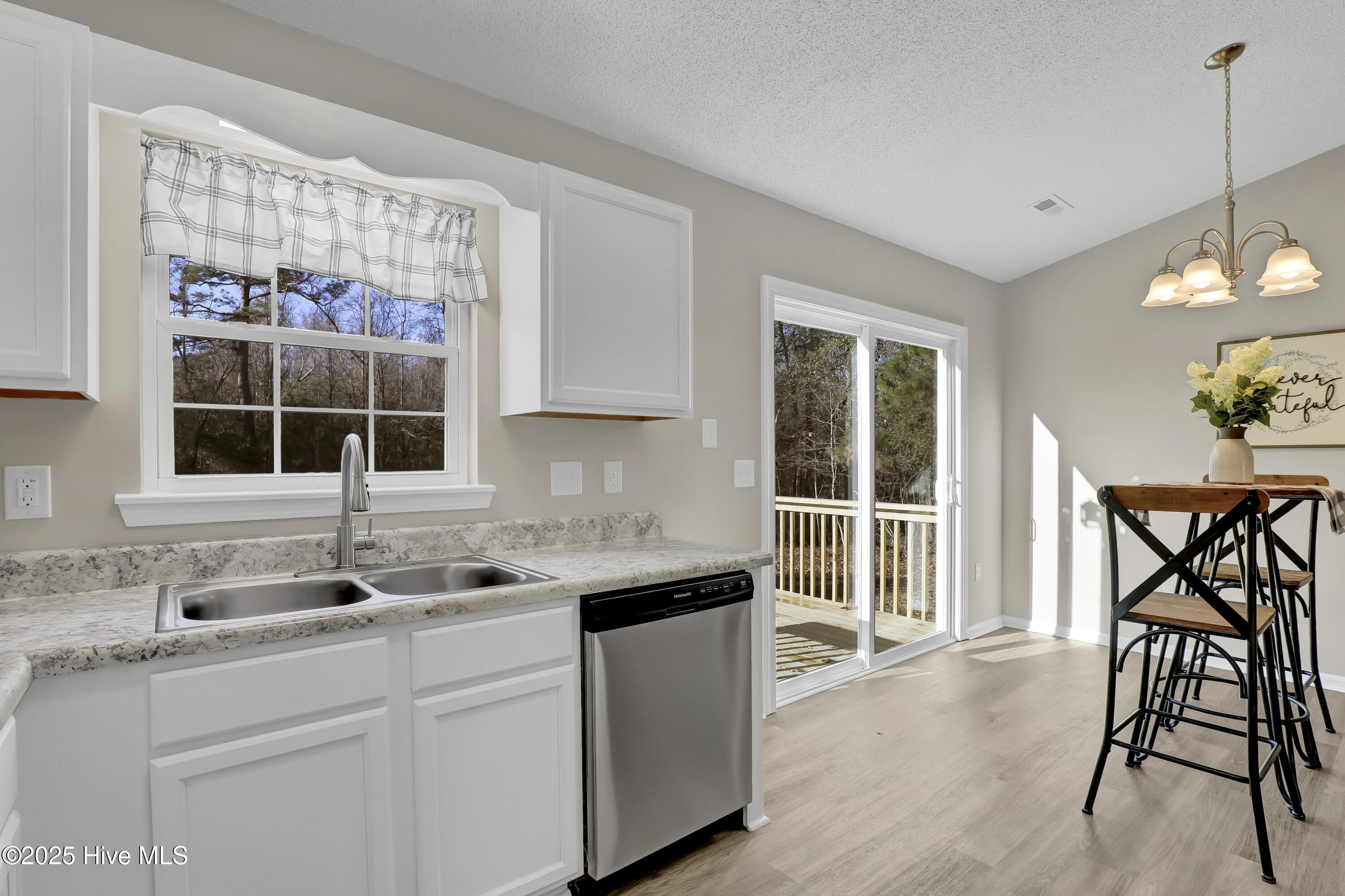 100545251 | Photo 10