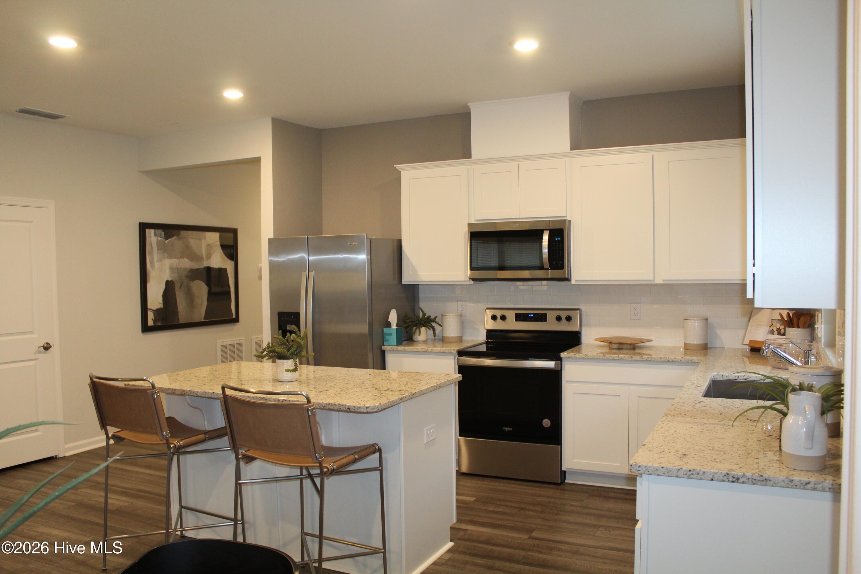 100542220 | Photo 10