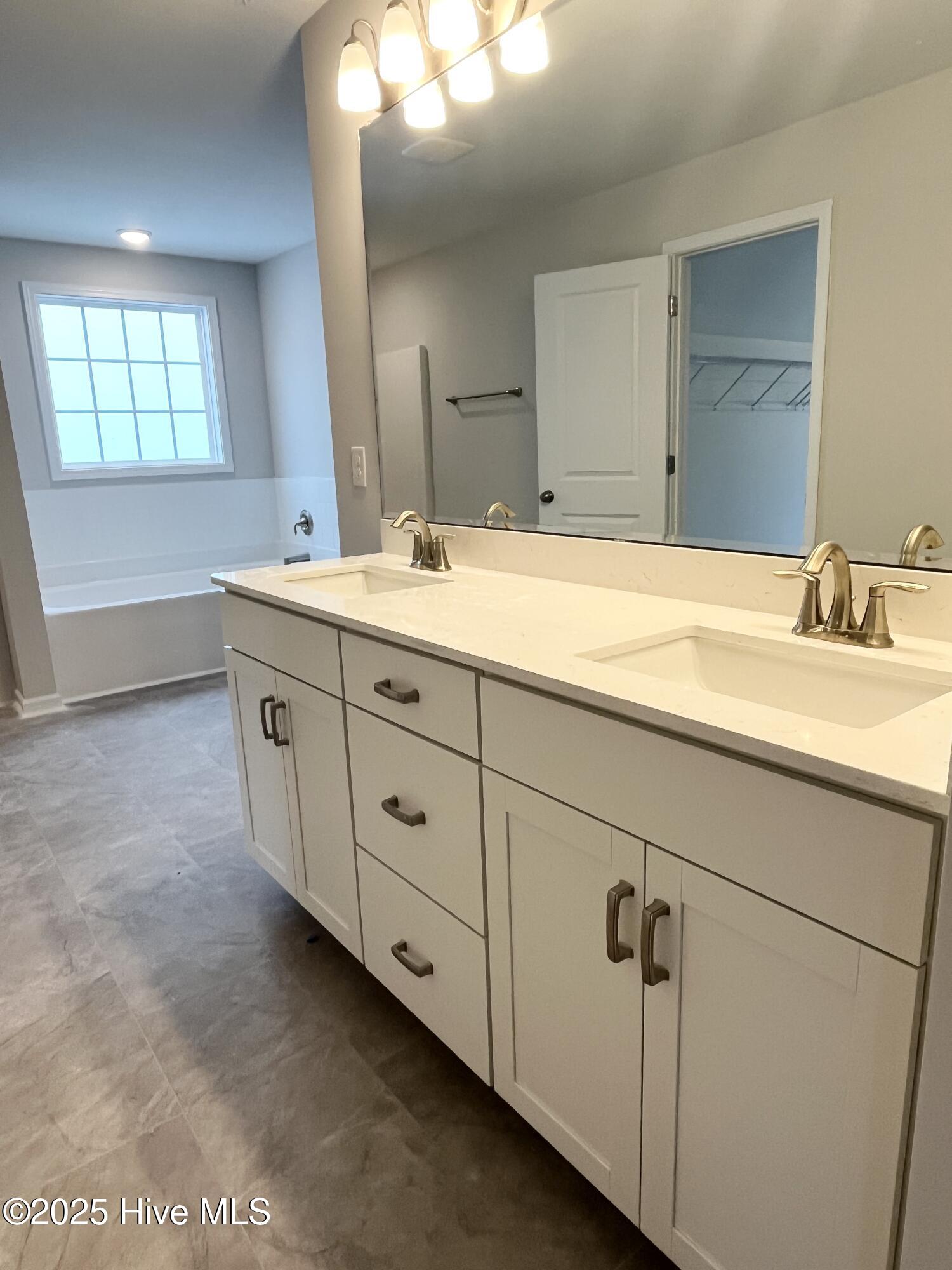 100500243 | Photo 10