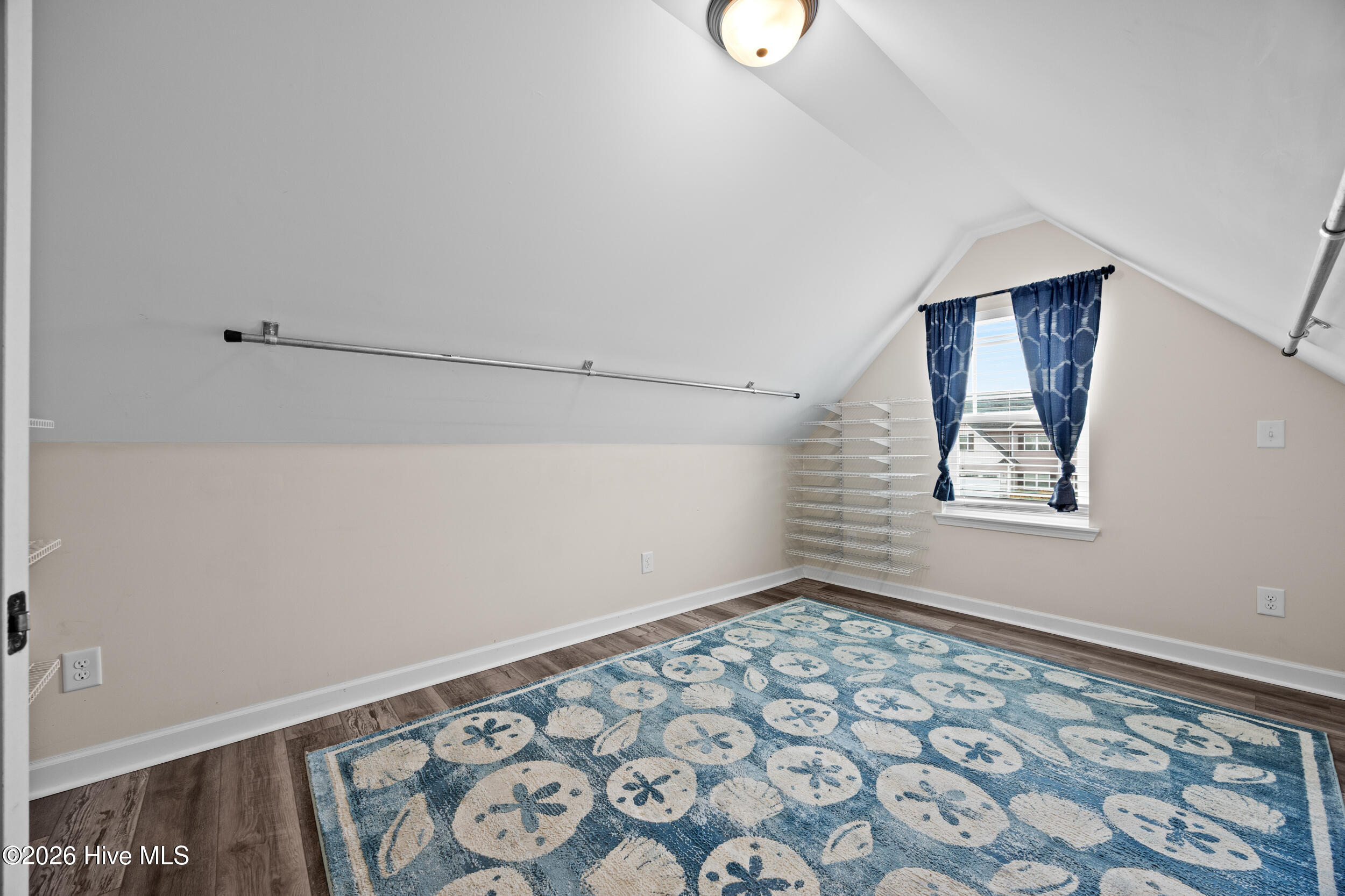 100556419 | Photo 34