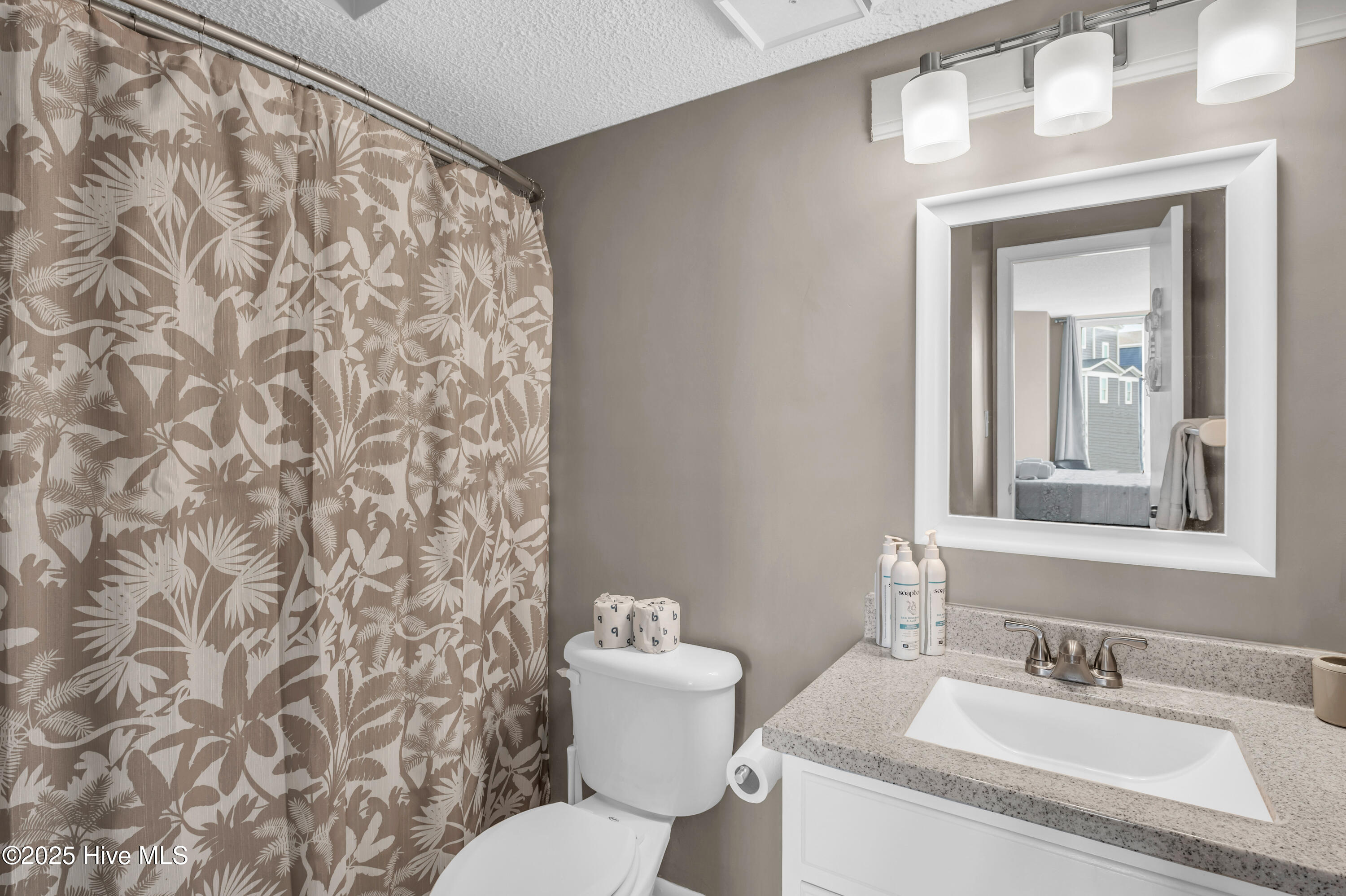 100498683 | Photo 15