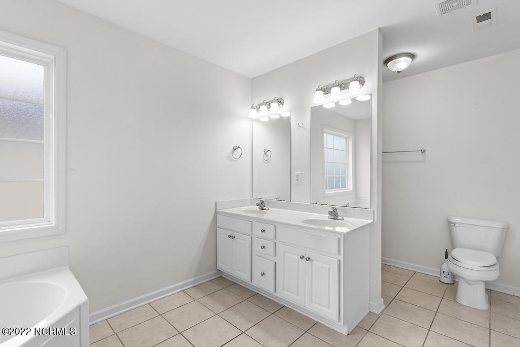 100553009 | Photo 13