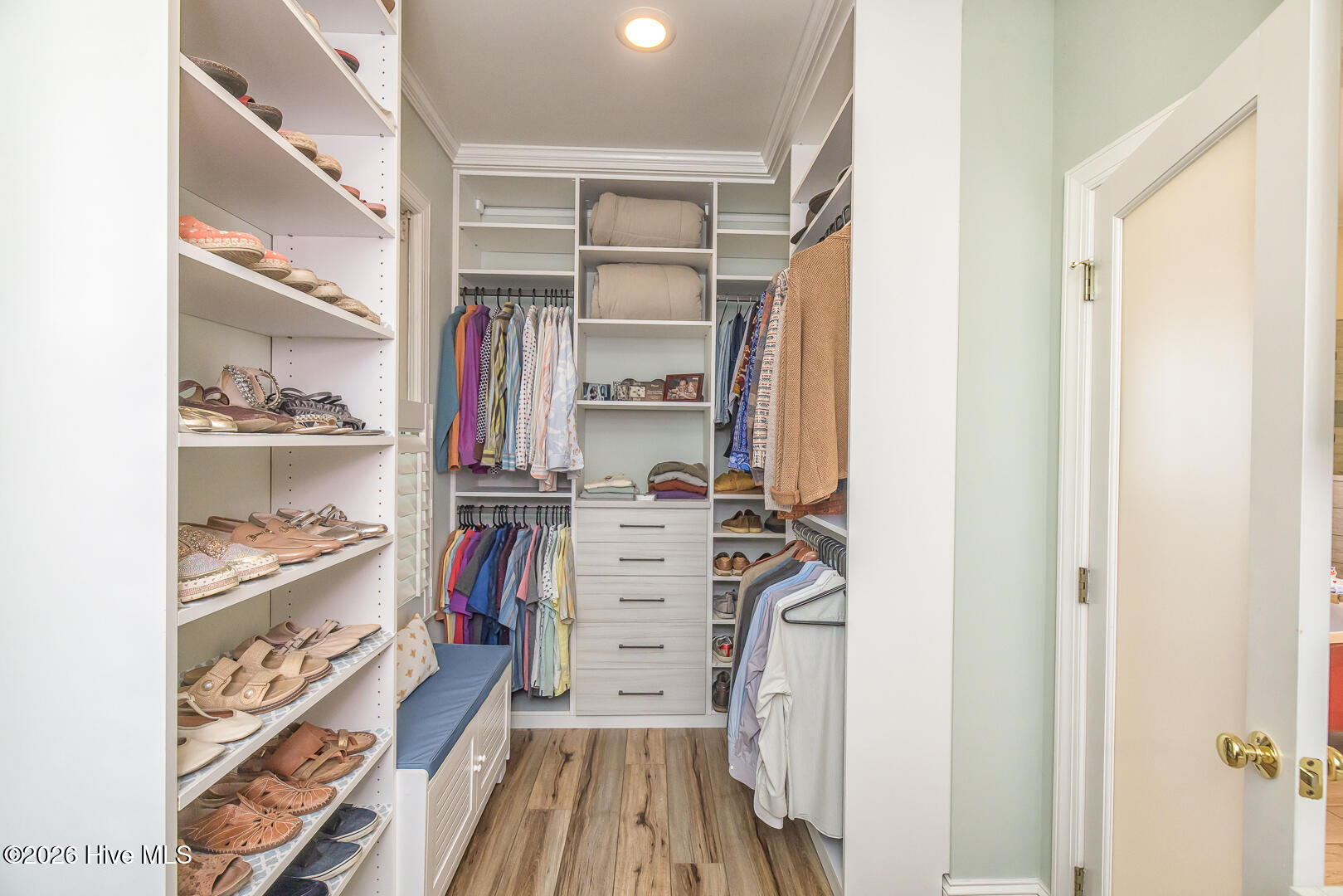 100550296 | Photo 33