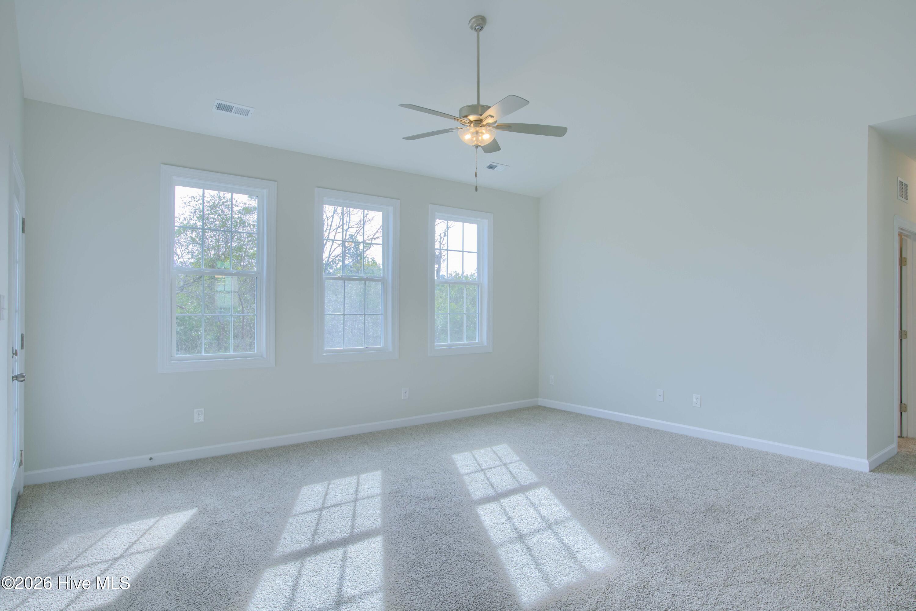 100526868 | Photo 10