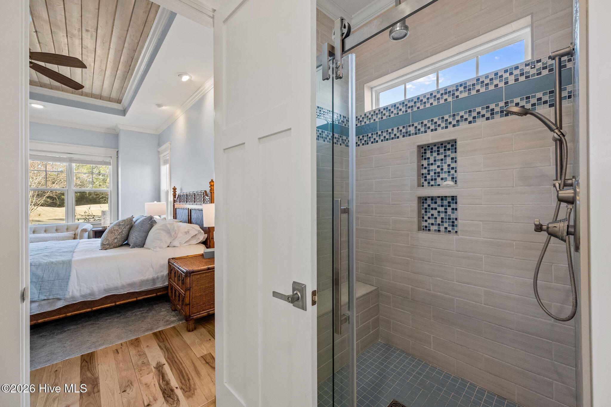 100554318 | Photo 34