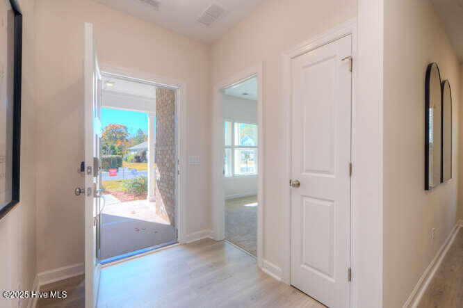 100540645 | Photo 17