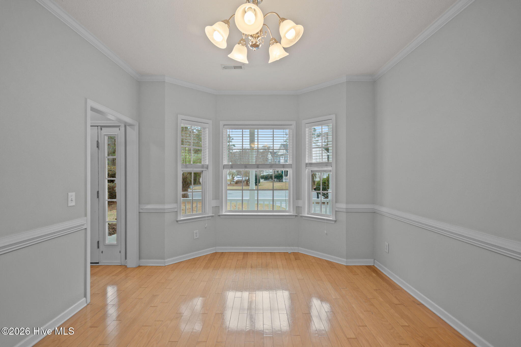 100558076 | Photo 17