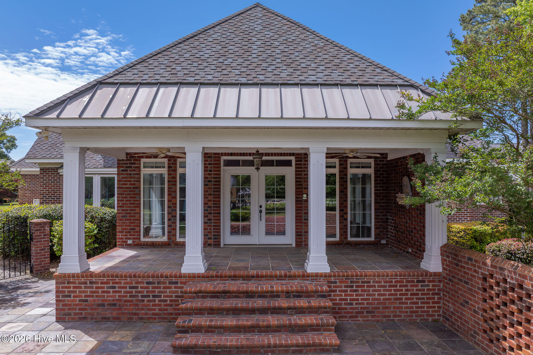 100570266 | Photo 60