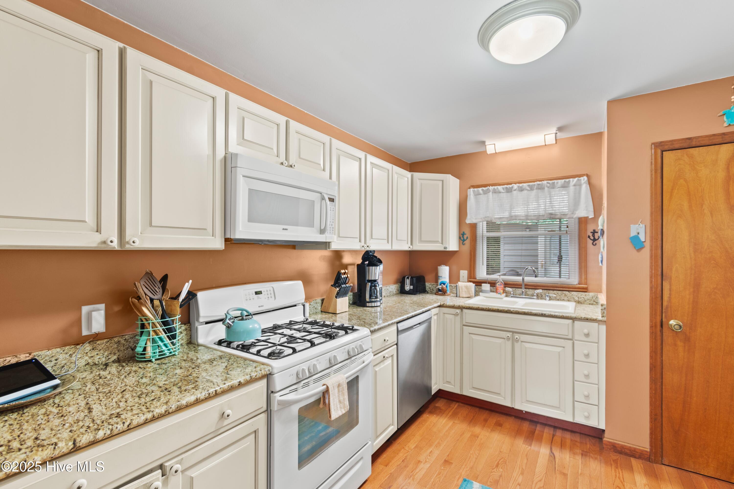 100530130 | Photo 18