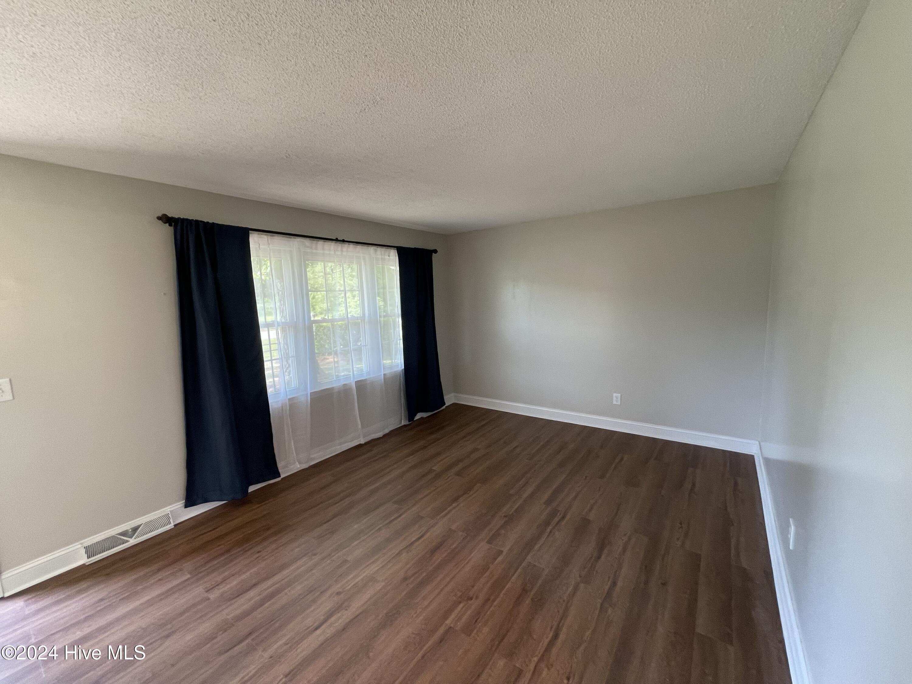 100549499 | Photo 18