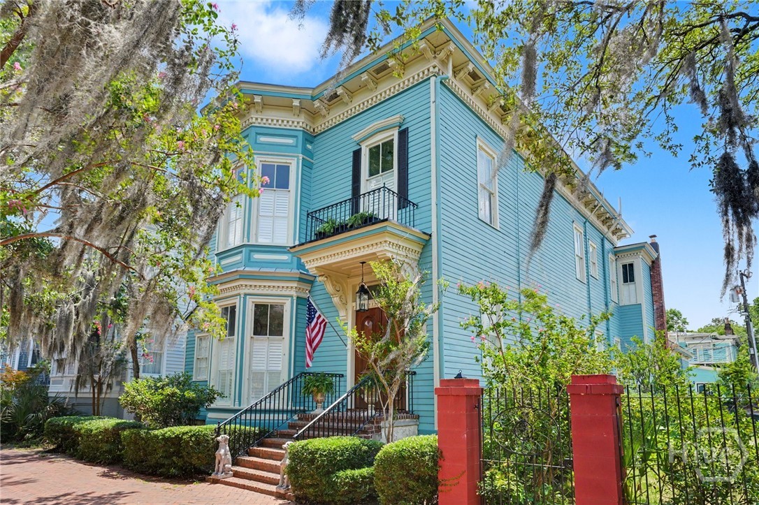 207 E Gwinnett