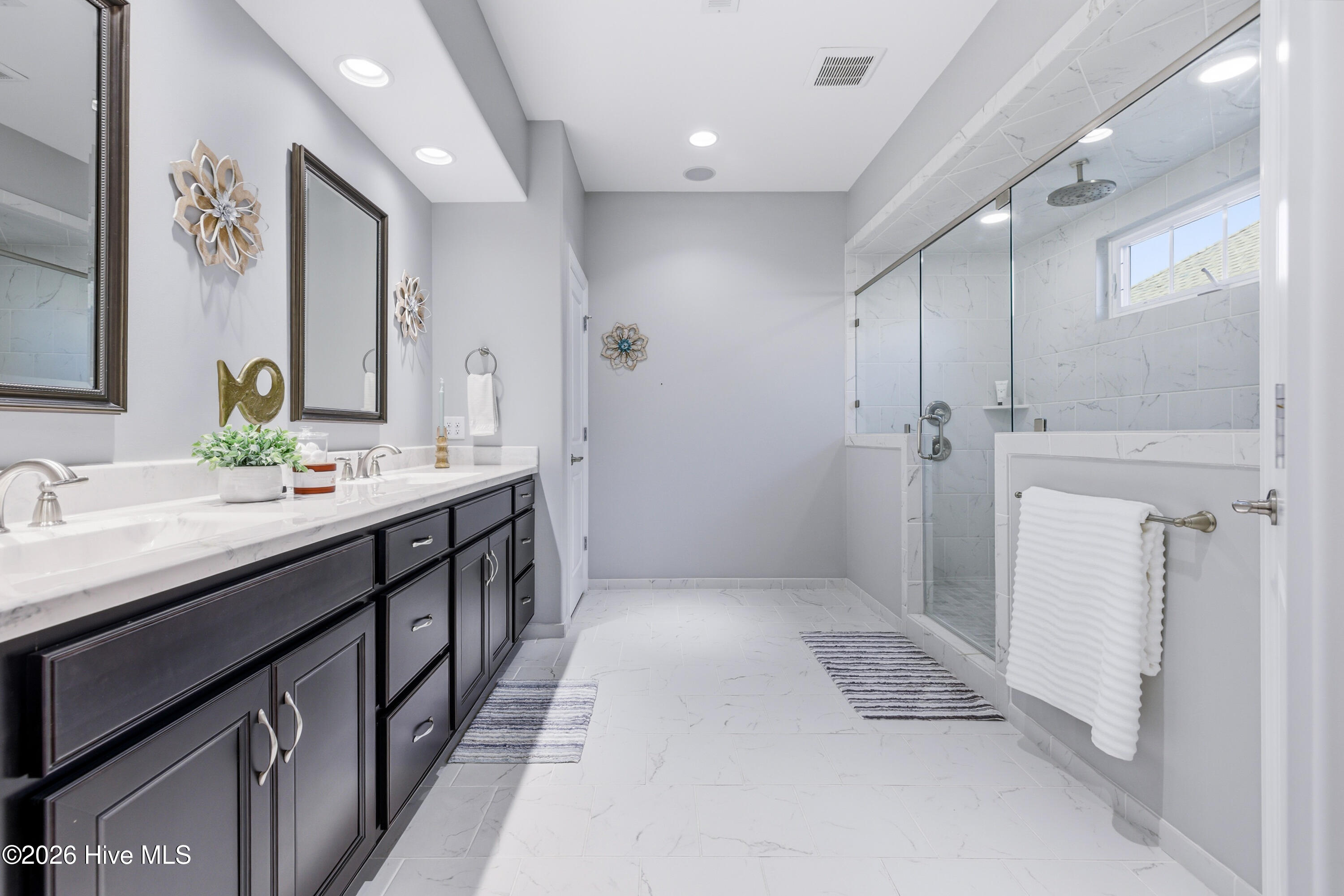 100550205 | Photo 30