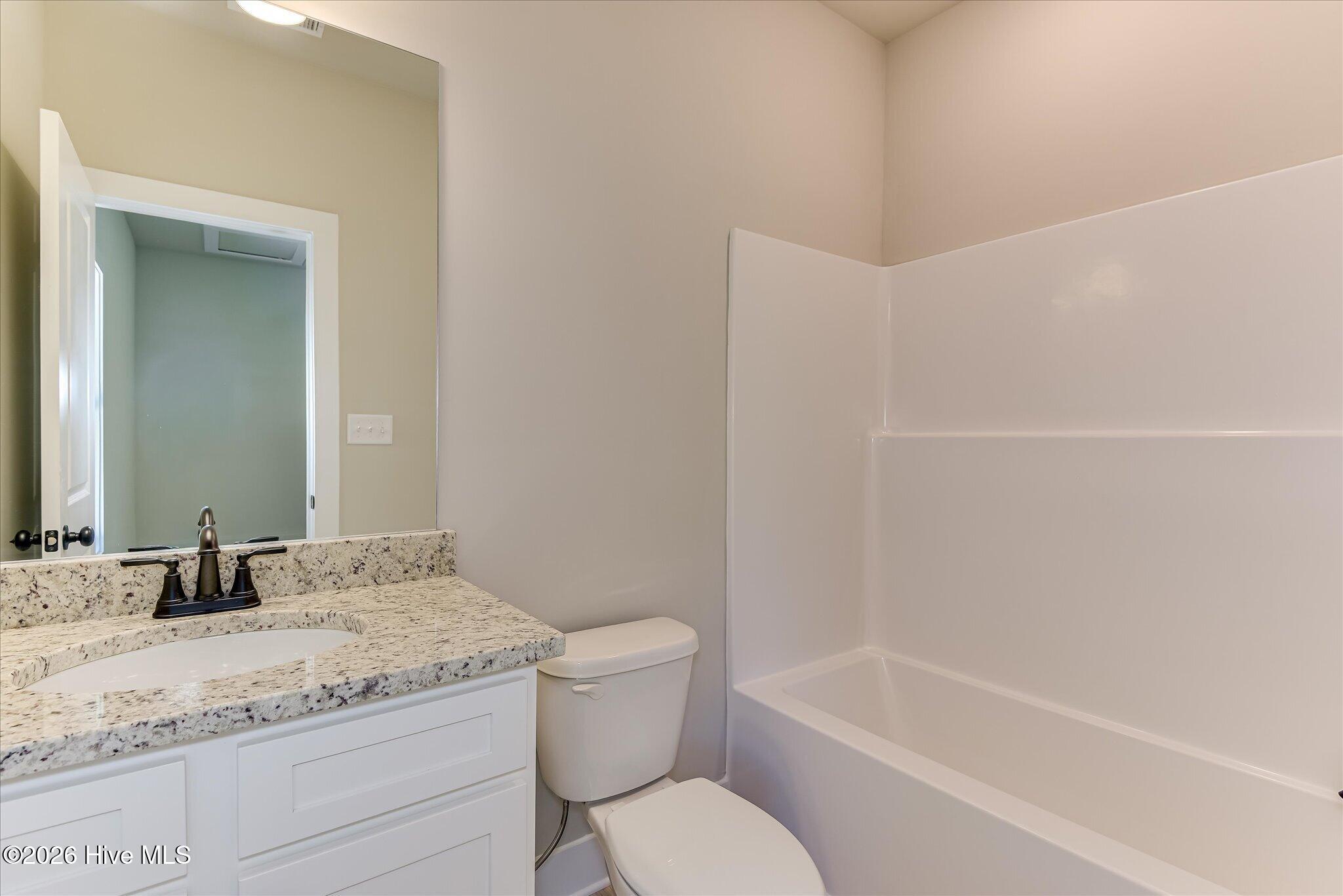 Full, ensuite bathroom for Bedroom 4