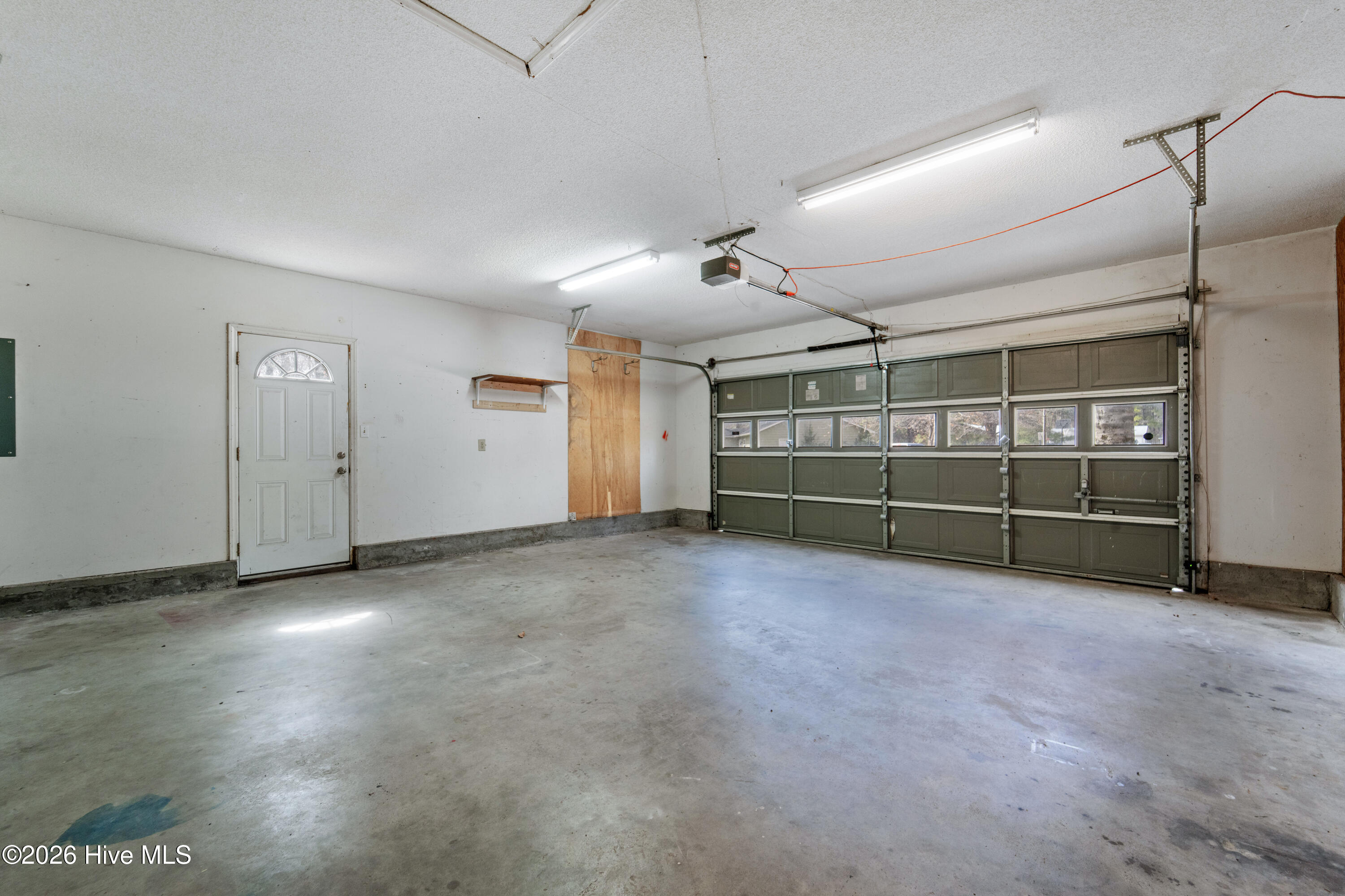 100557968 | Photo 11