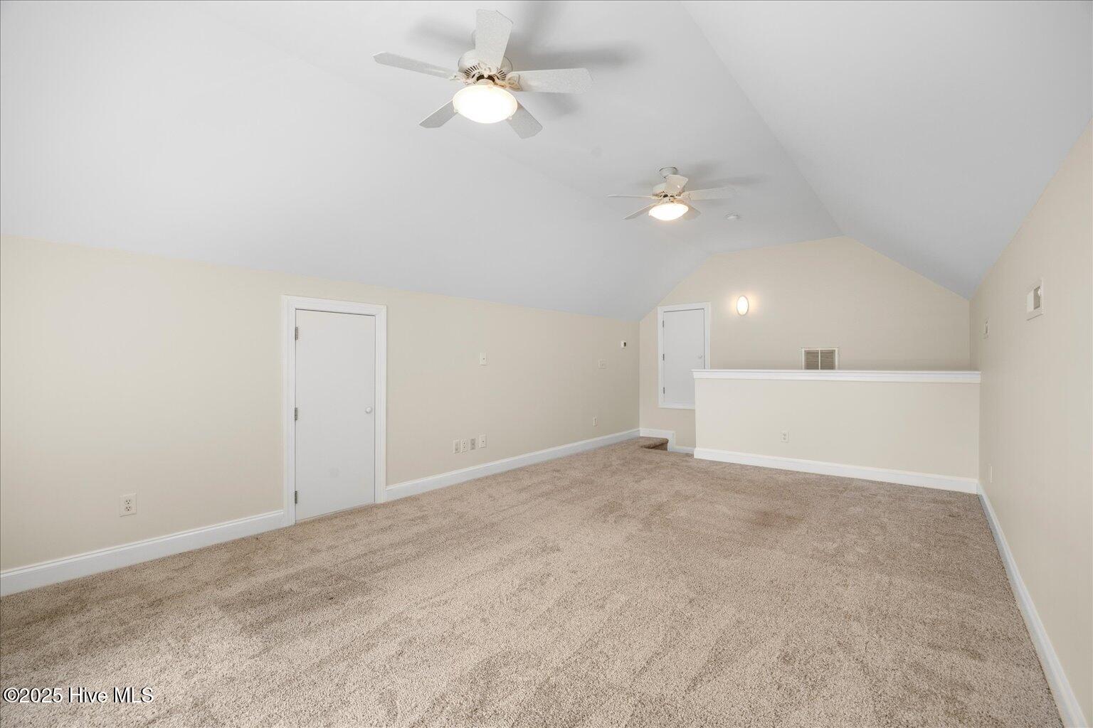 100521563 | Photo 32