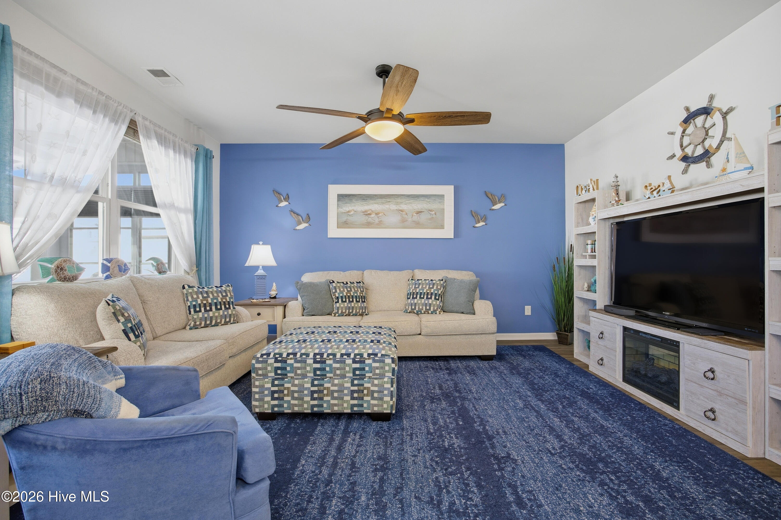 100550888 | Photo 35