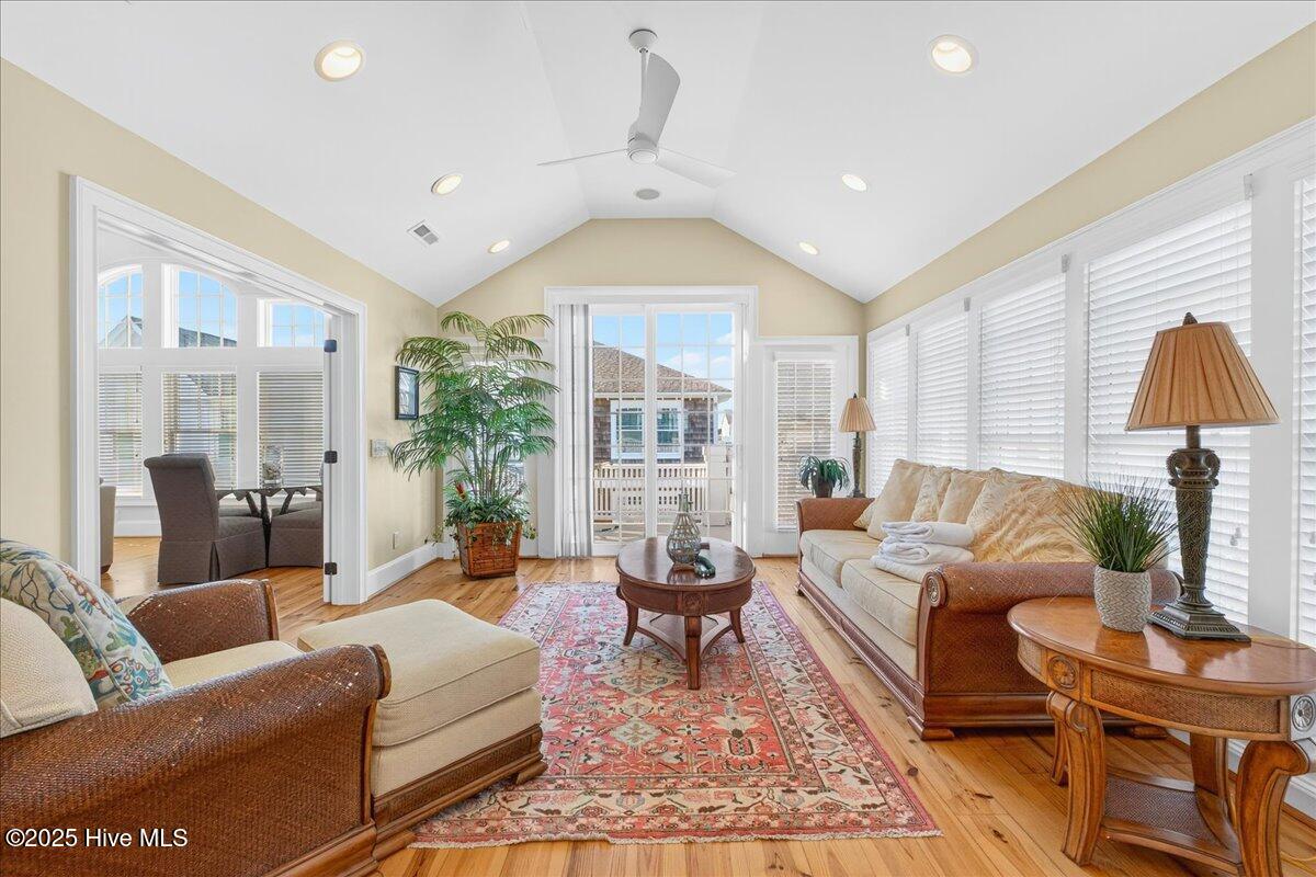 100540926 | Photo 24