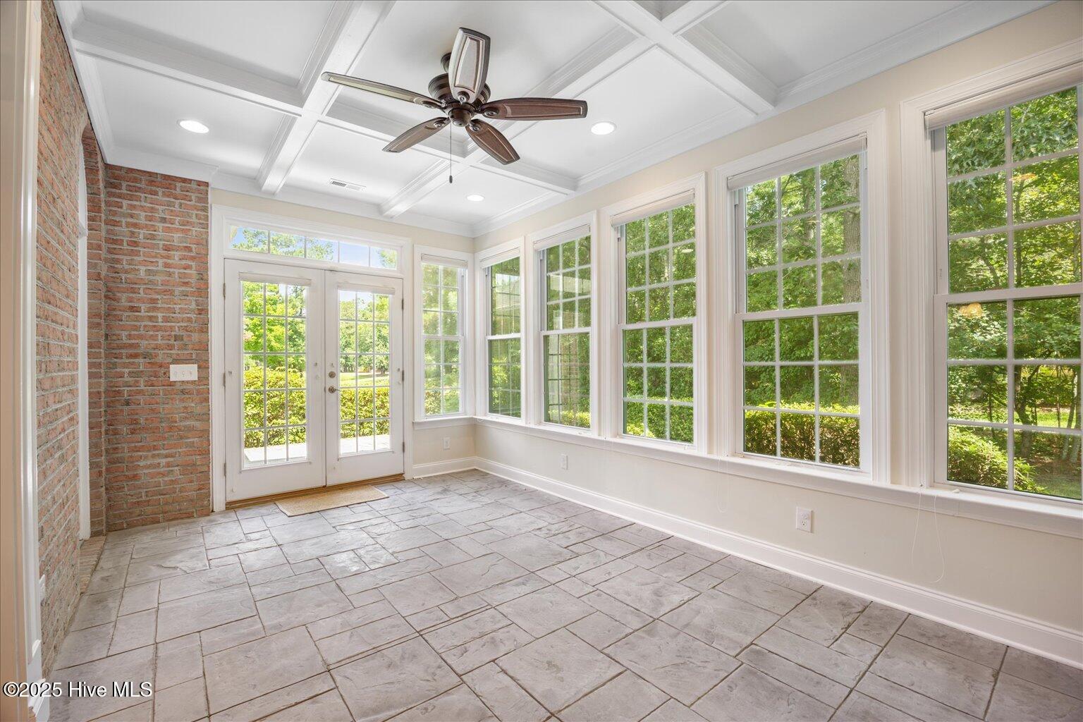 100521563 | Photo 18