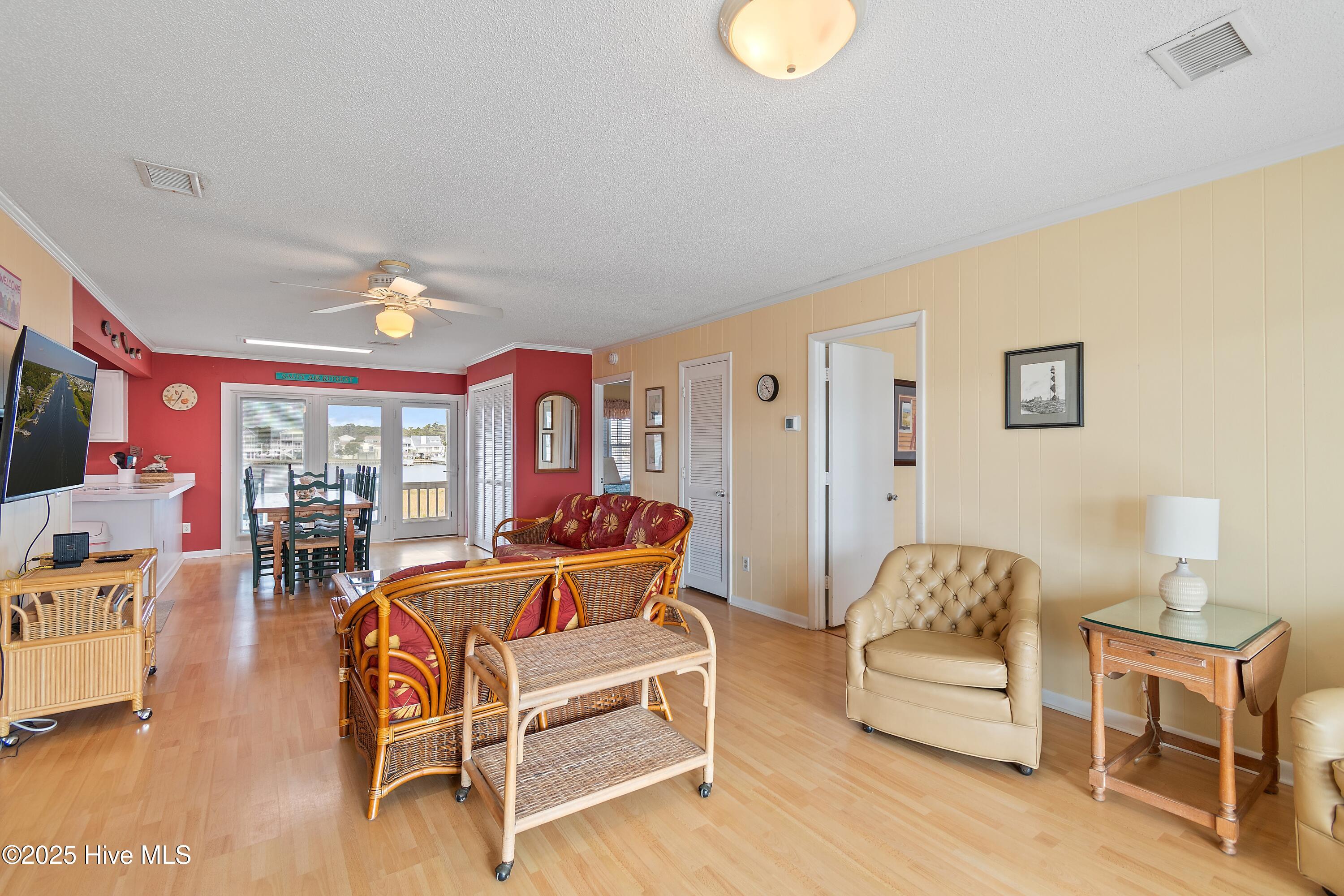 100543177 | Photo 10