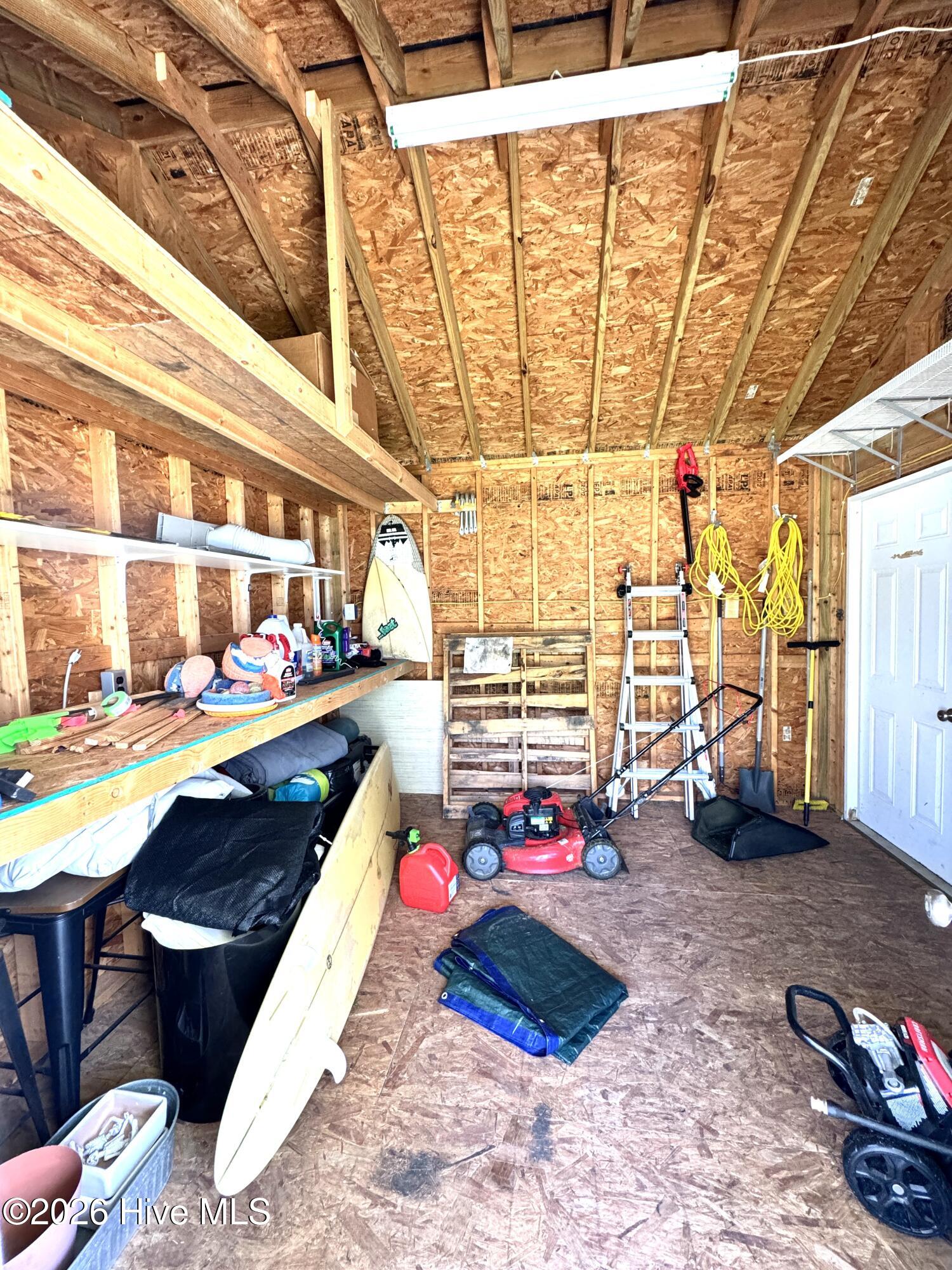 100570620 | Photo 36