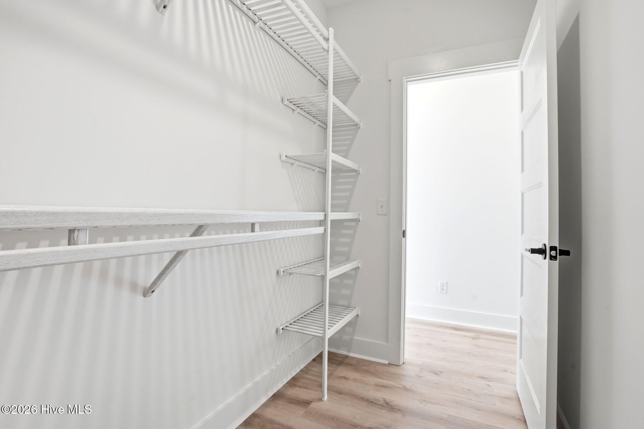 100561284 | Photo 78