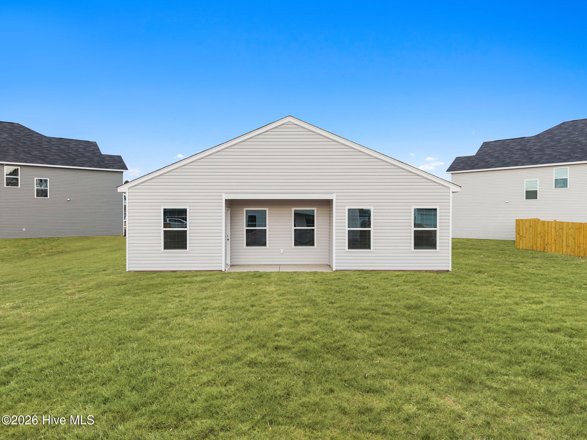 100565798 | Photo 29